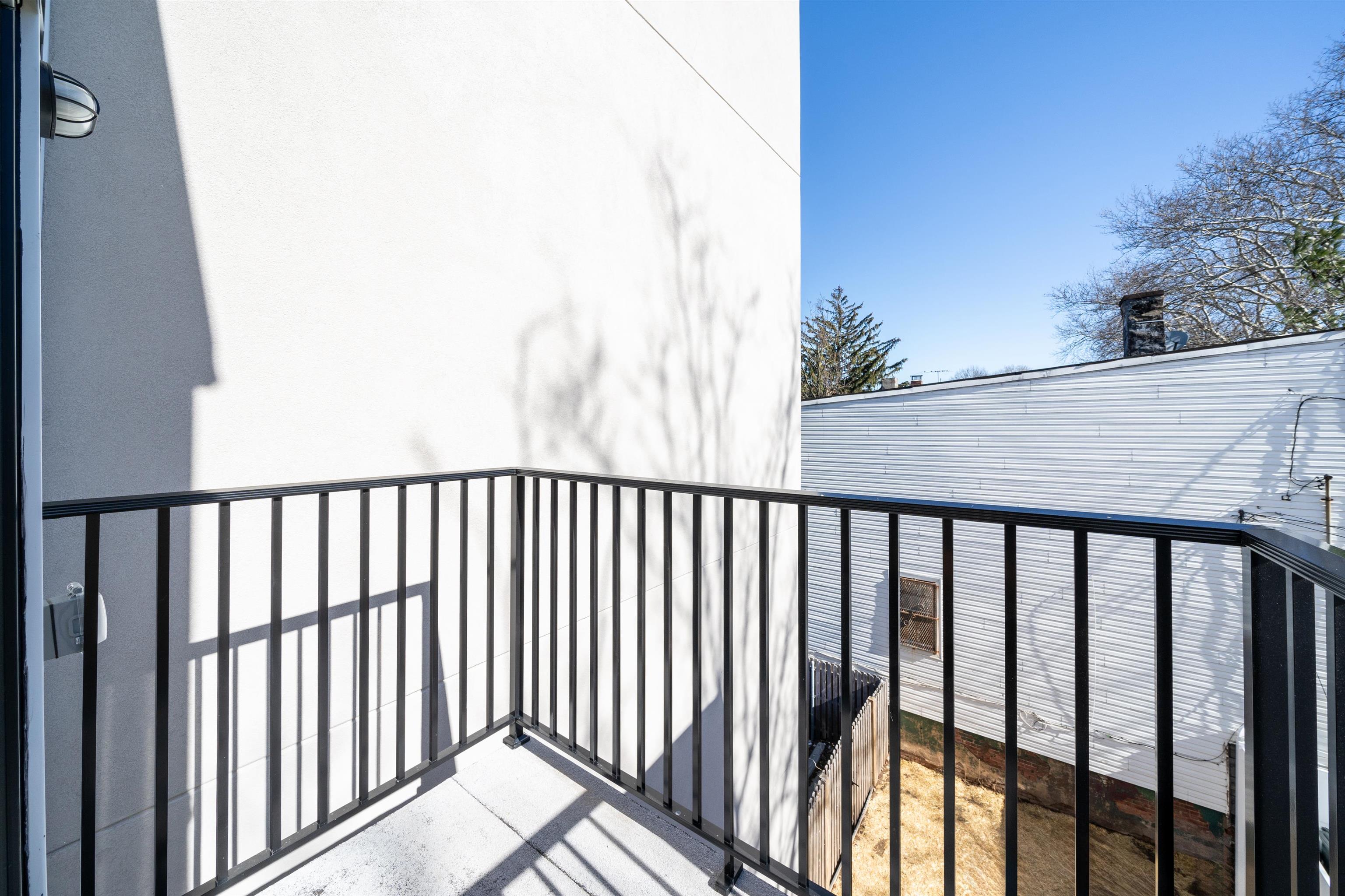 270 DUNCAN AVE Unit: 2