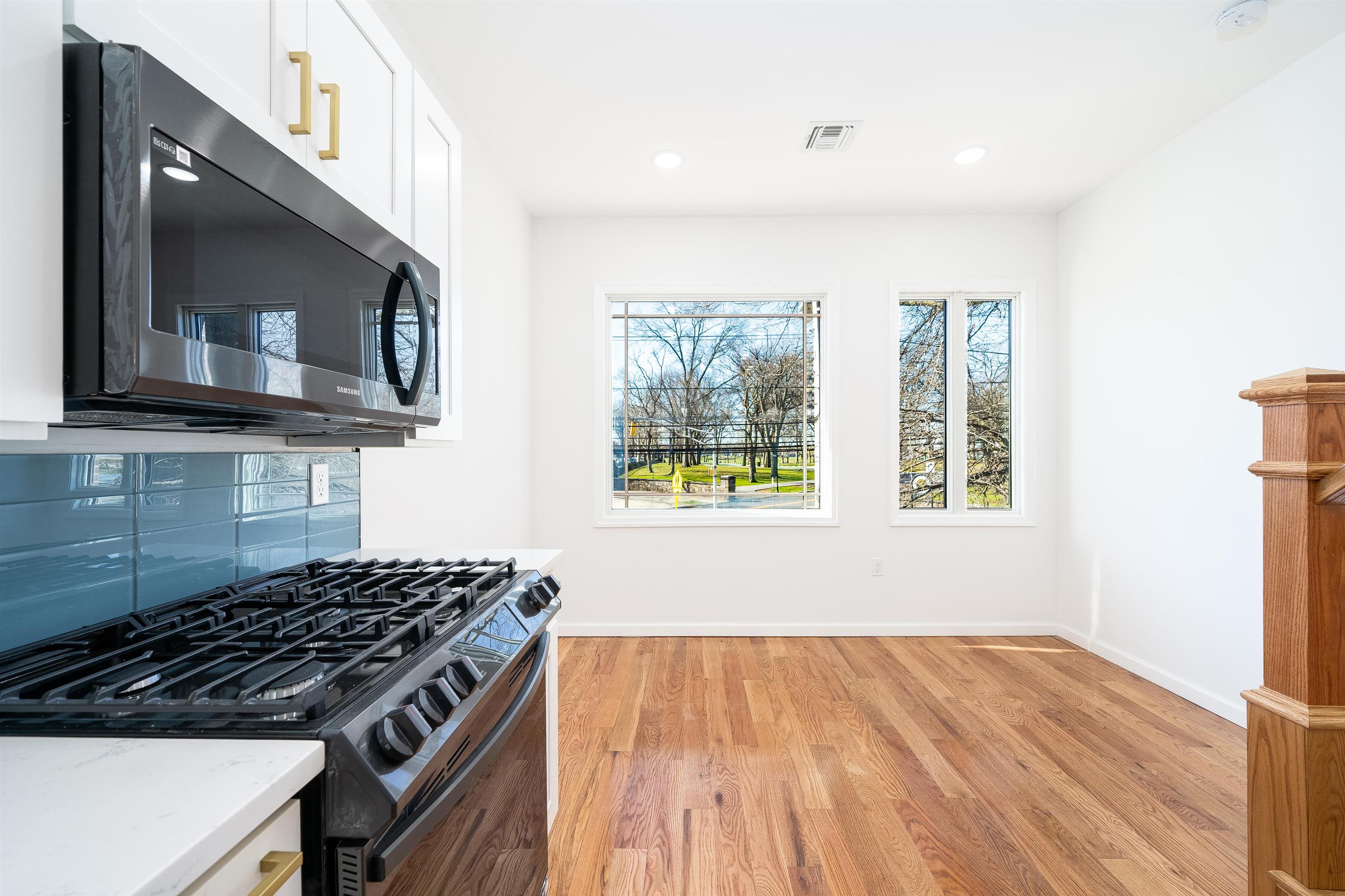 270 DUNCAN AVE Unit: 2