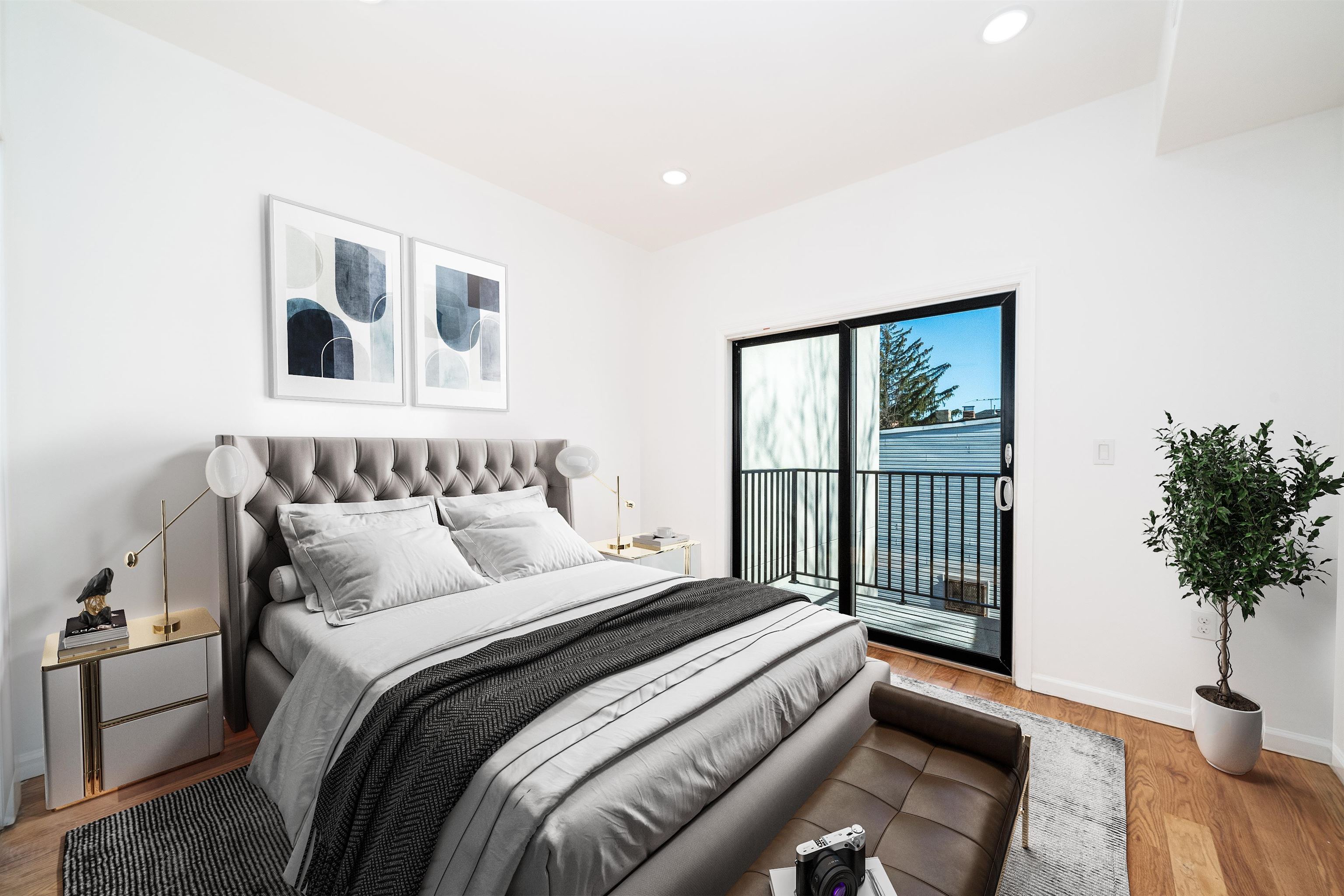 270 DUNCAN AVE Unit: 2