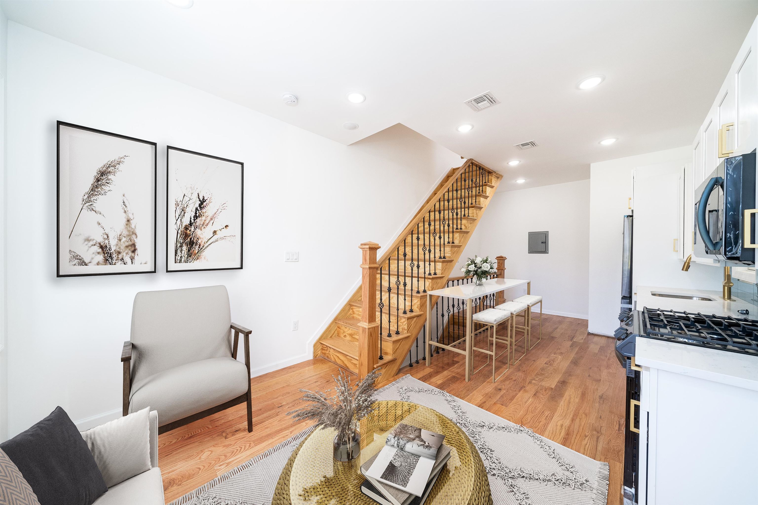 270 DUNCAN AVE Unit: 2