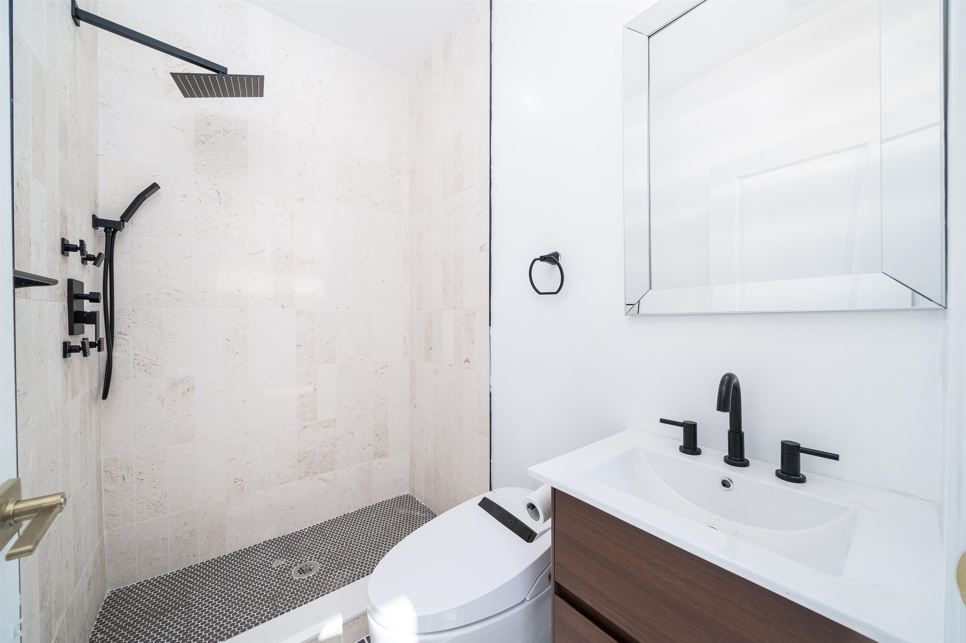 270 DUNCAN AVE Unit: 2