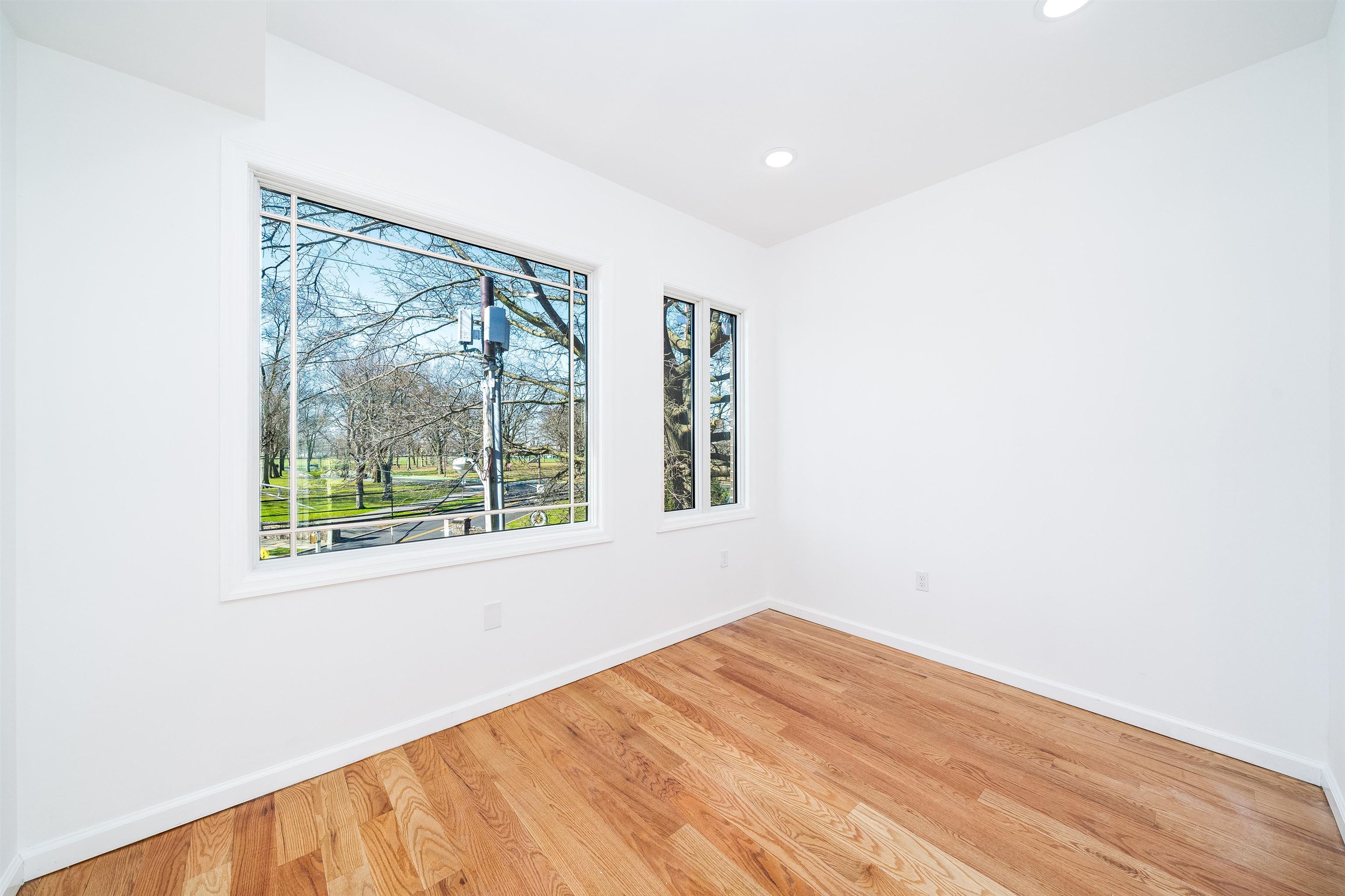 270 DUNCAN AVE Unit: 2