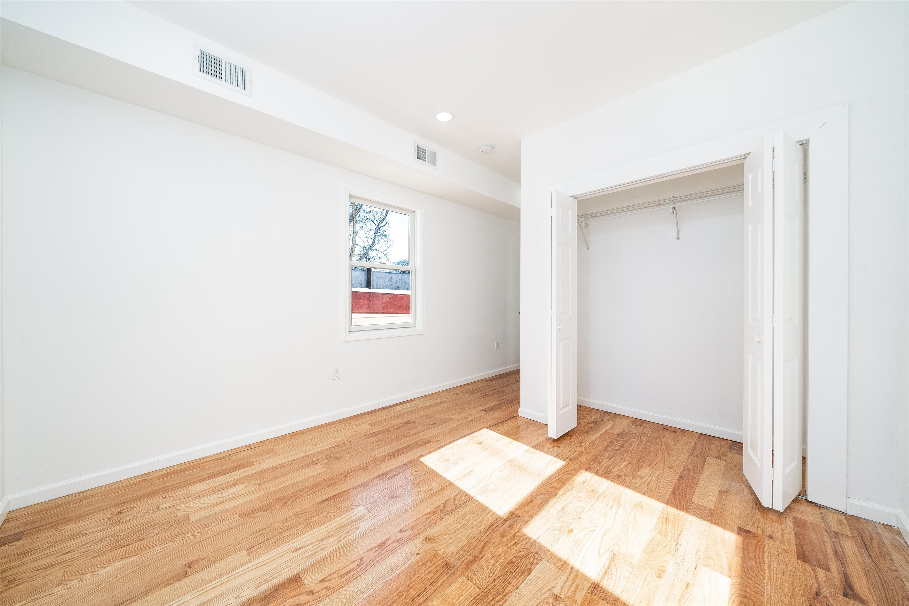 270 DUNCAN AVE Unit: 2