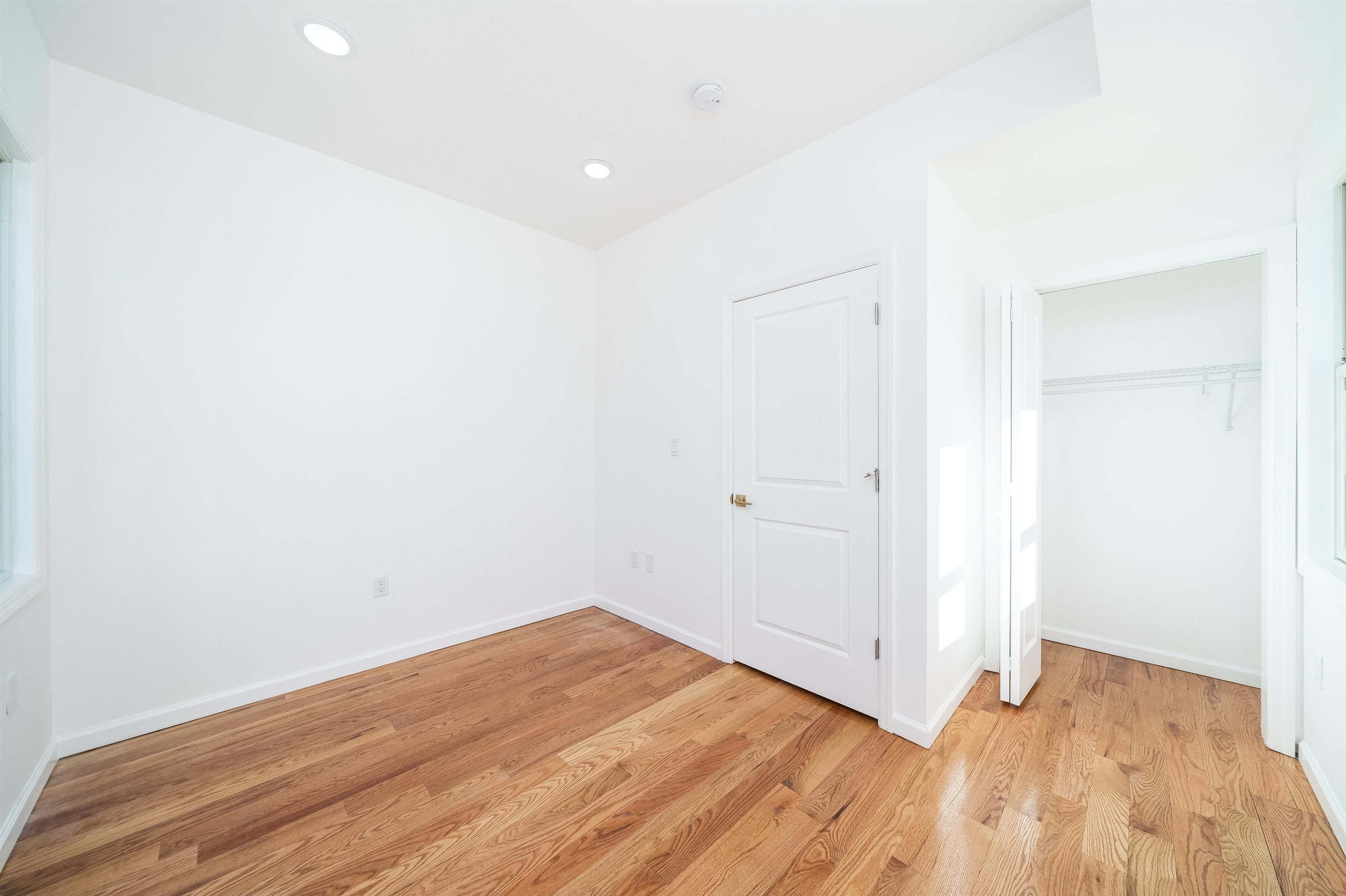 270 DUNCAN AVE Unit: 2