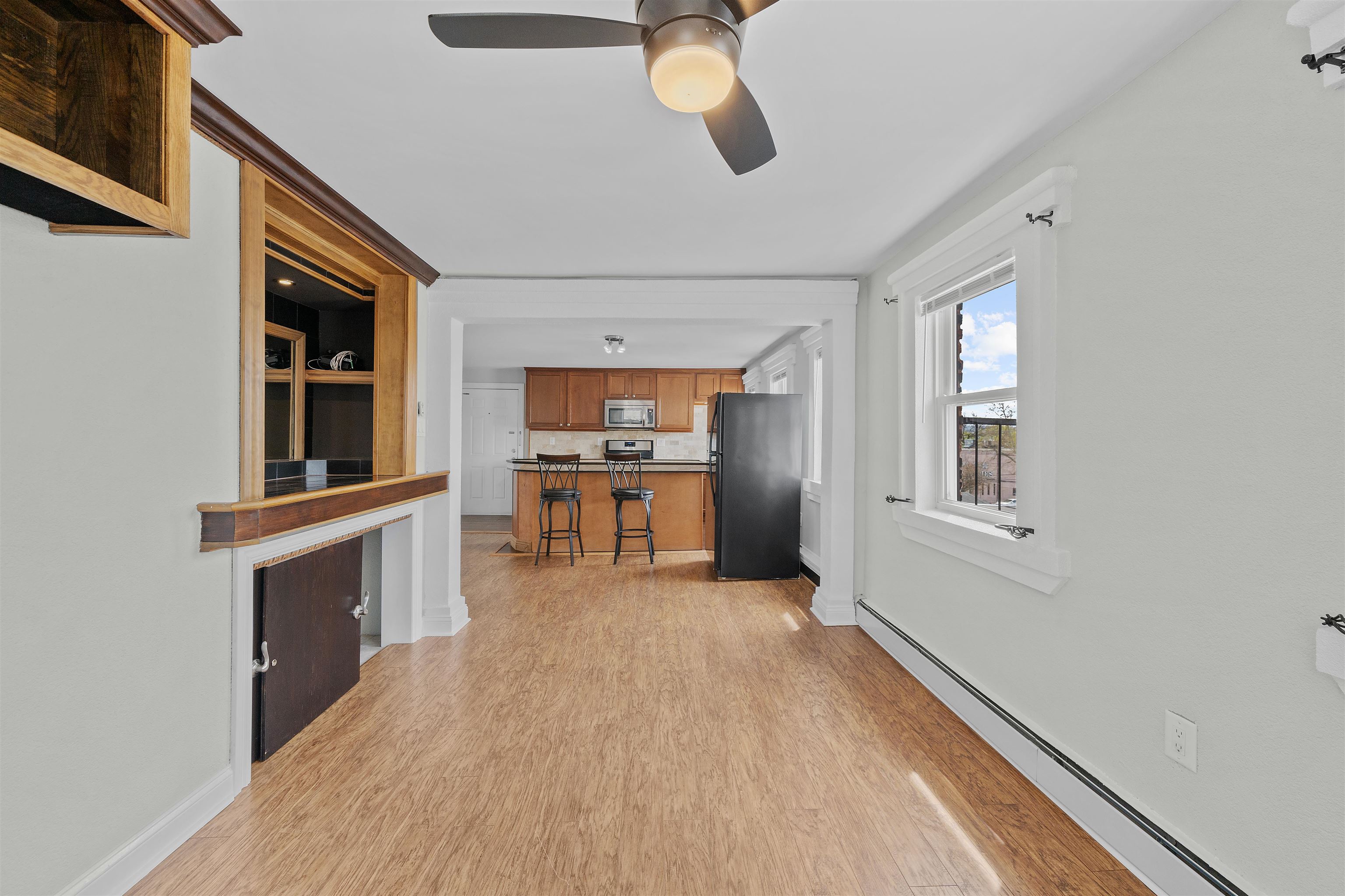 77 EAST 22ND ST Unit: 3