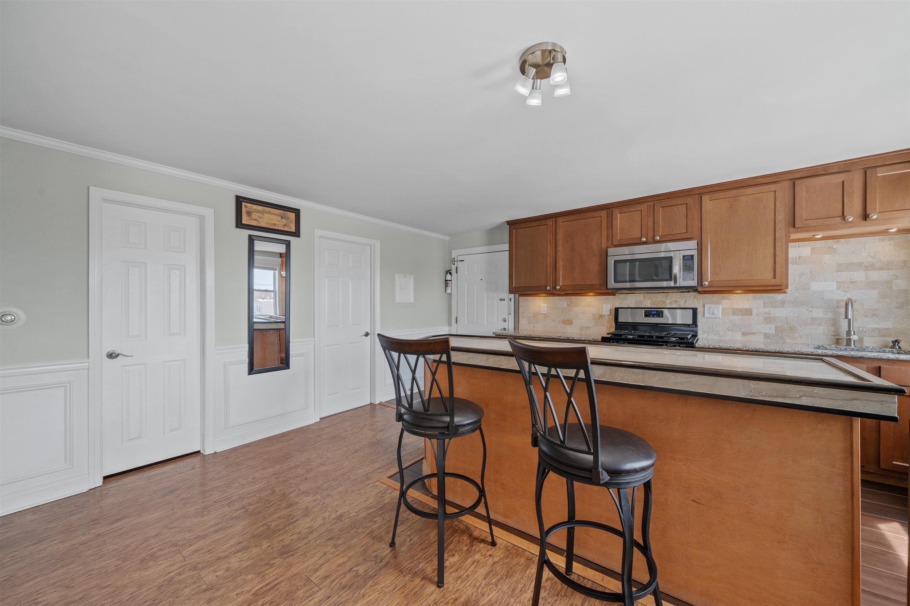 77 EAST 22ND ST Unit: 3