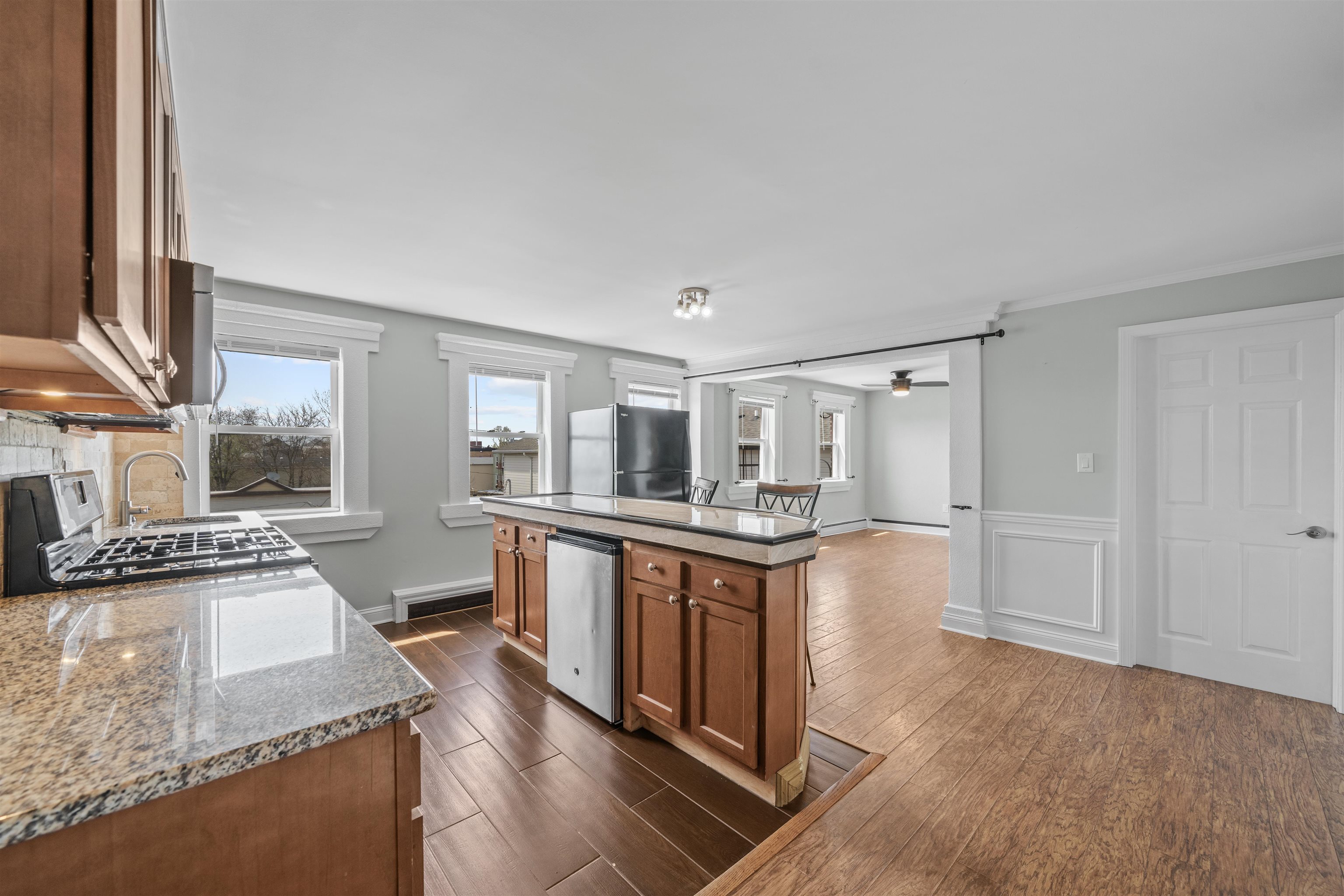 77 EAST 22ND ST Unit: 3