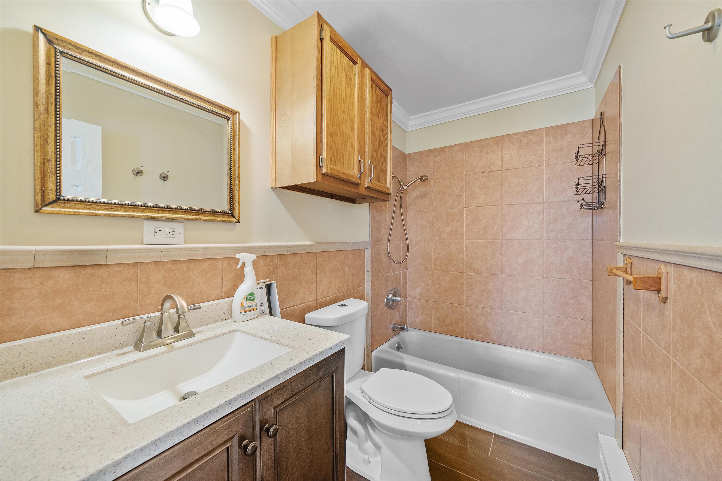 77 EAST 22ND ST Unit: 3