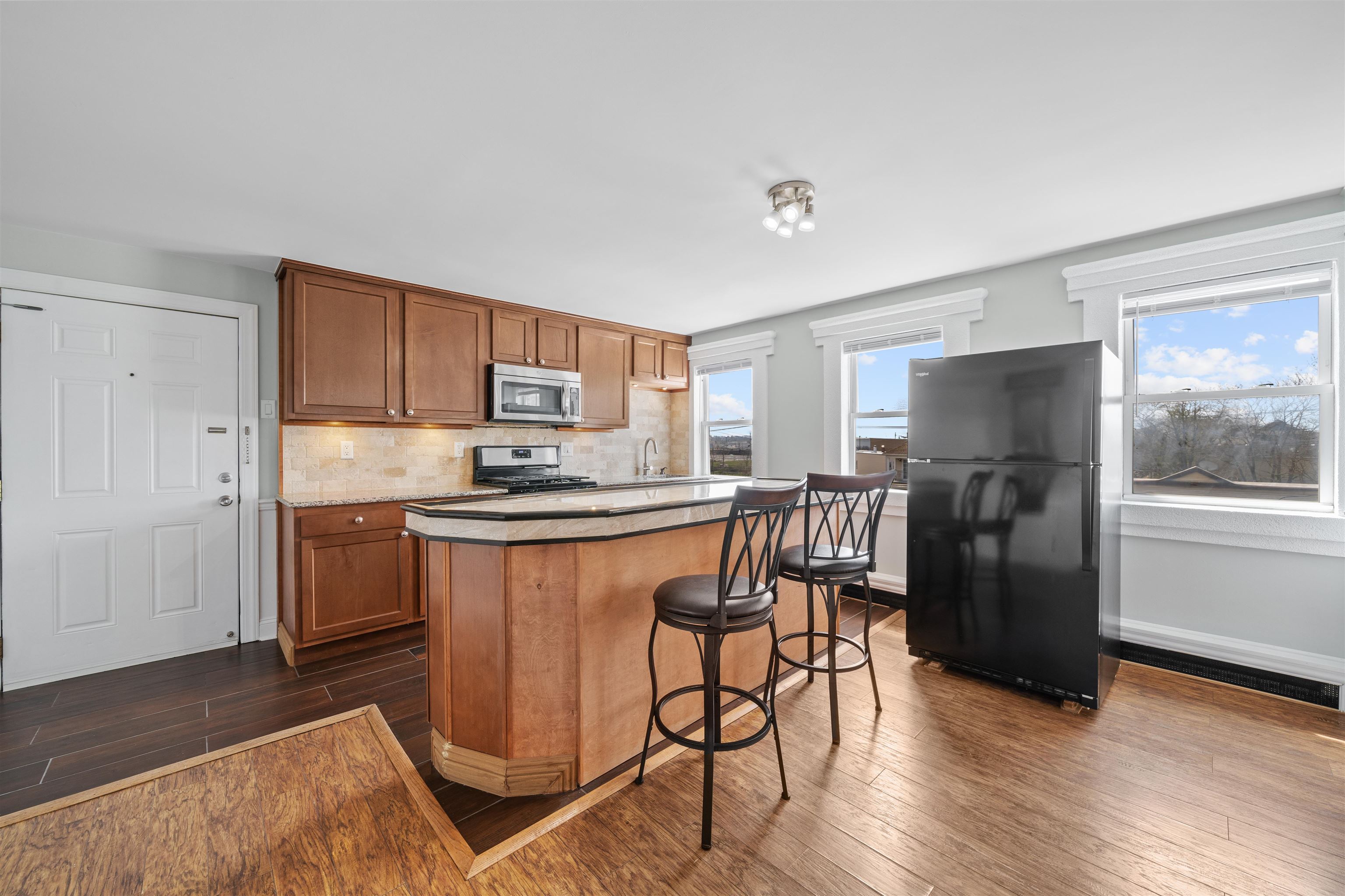 77 EAST 22ND ST Unit: 3