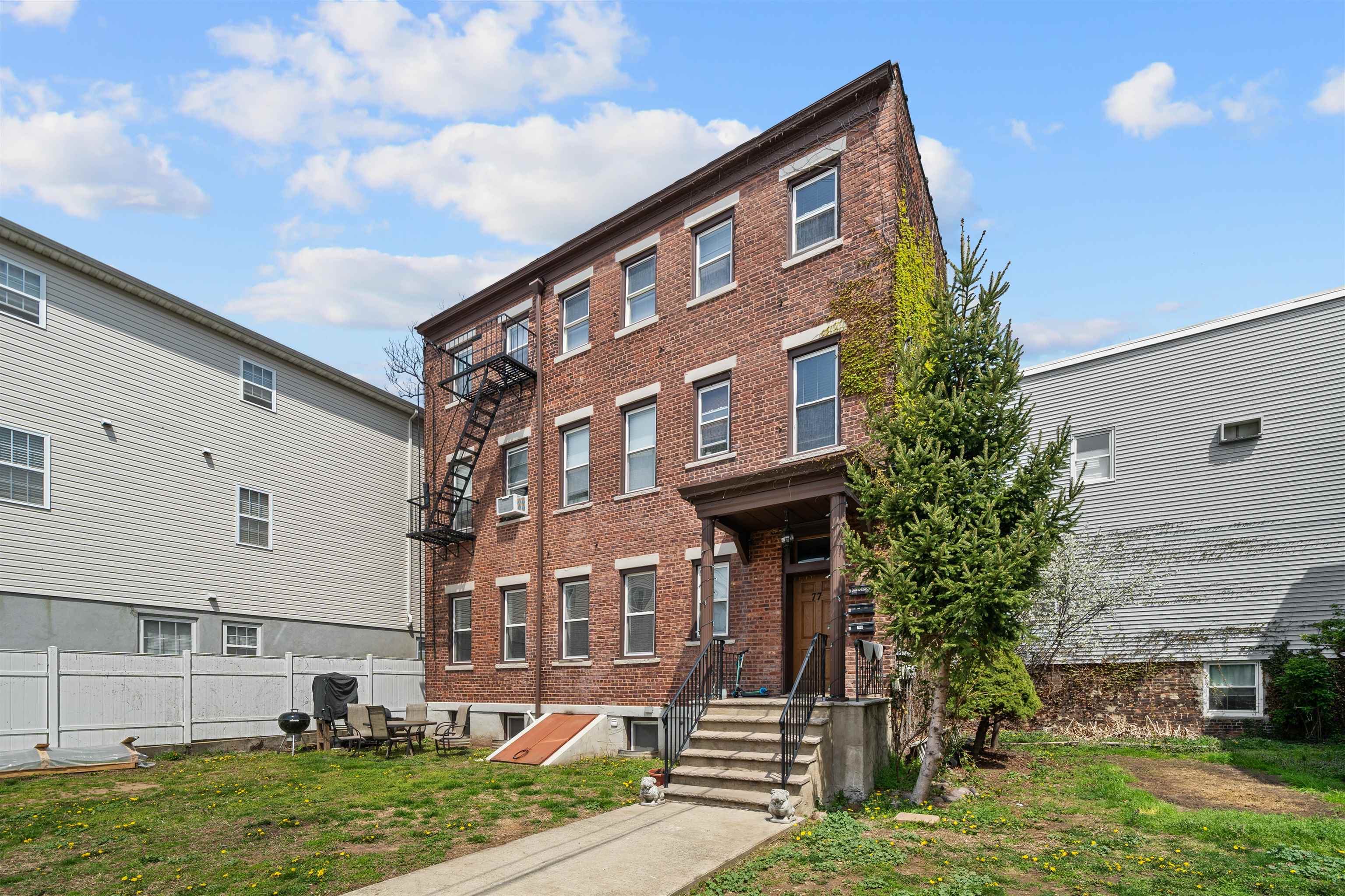 77 EAST 22ND ST Unit: 3