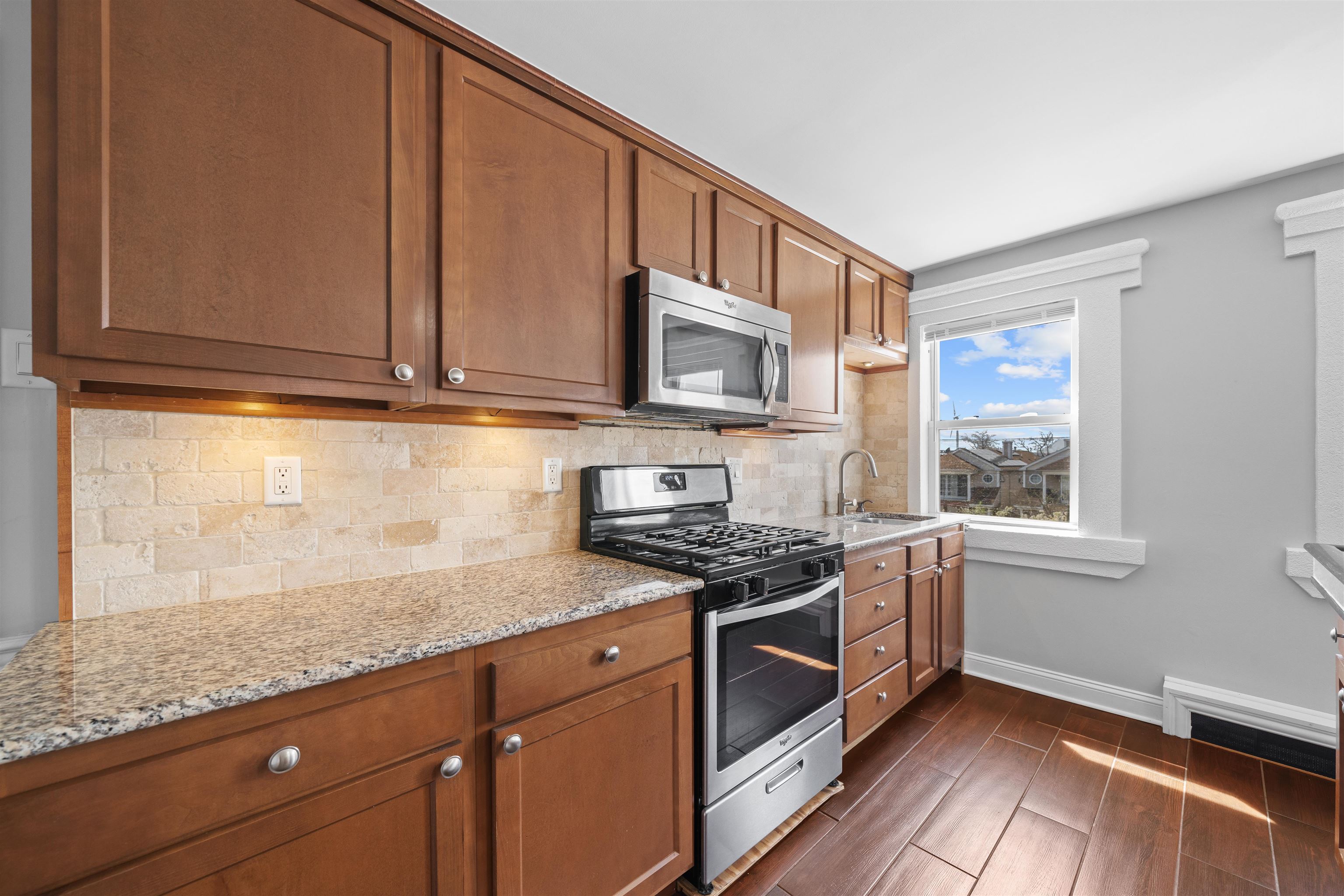 77 EAST 22ND ST Unit: 3