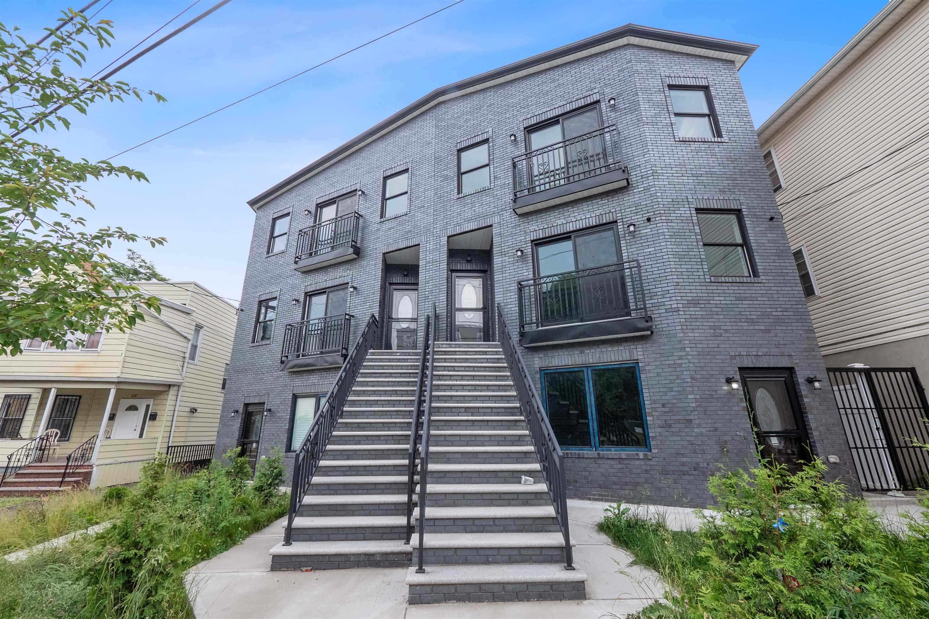 224 CLERK ST Unit: 2