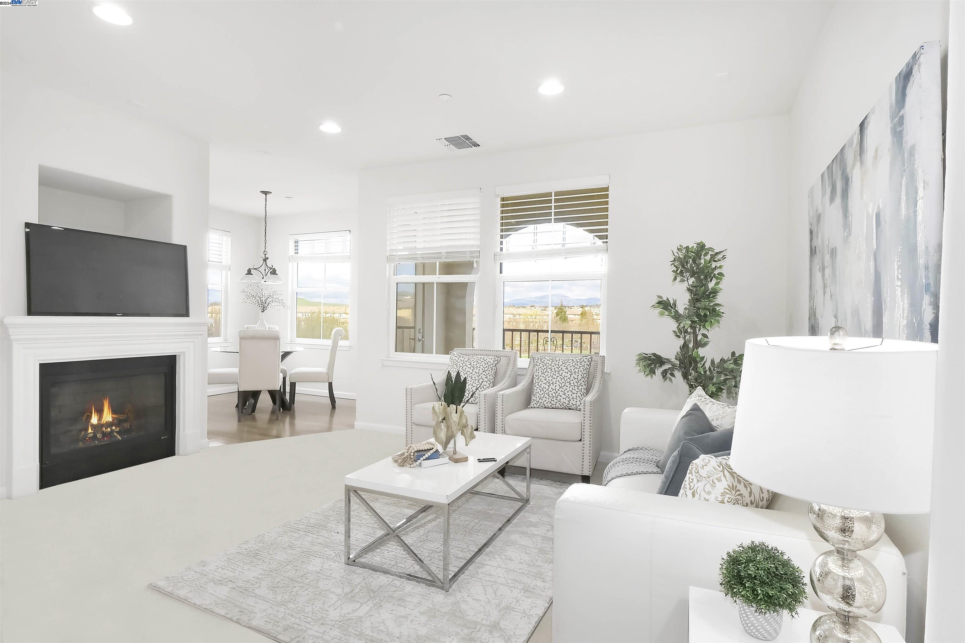 3240 Maguire Way # 404