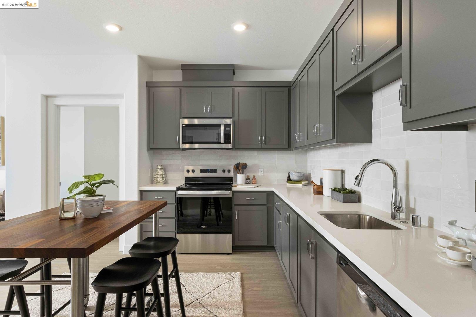 501 Somi CT # 407, Hayward Unit: 407