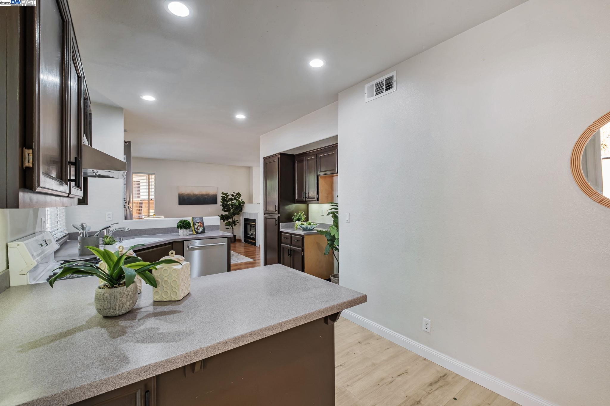 3840 Springfield Cmn