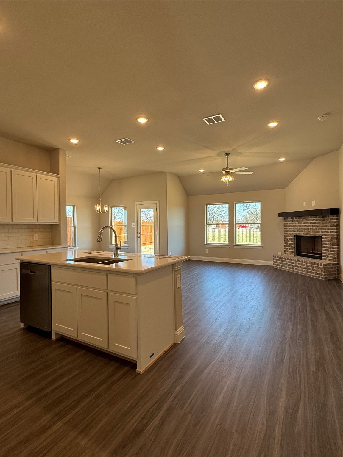 9948 County Road 1001