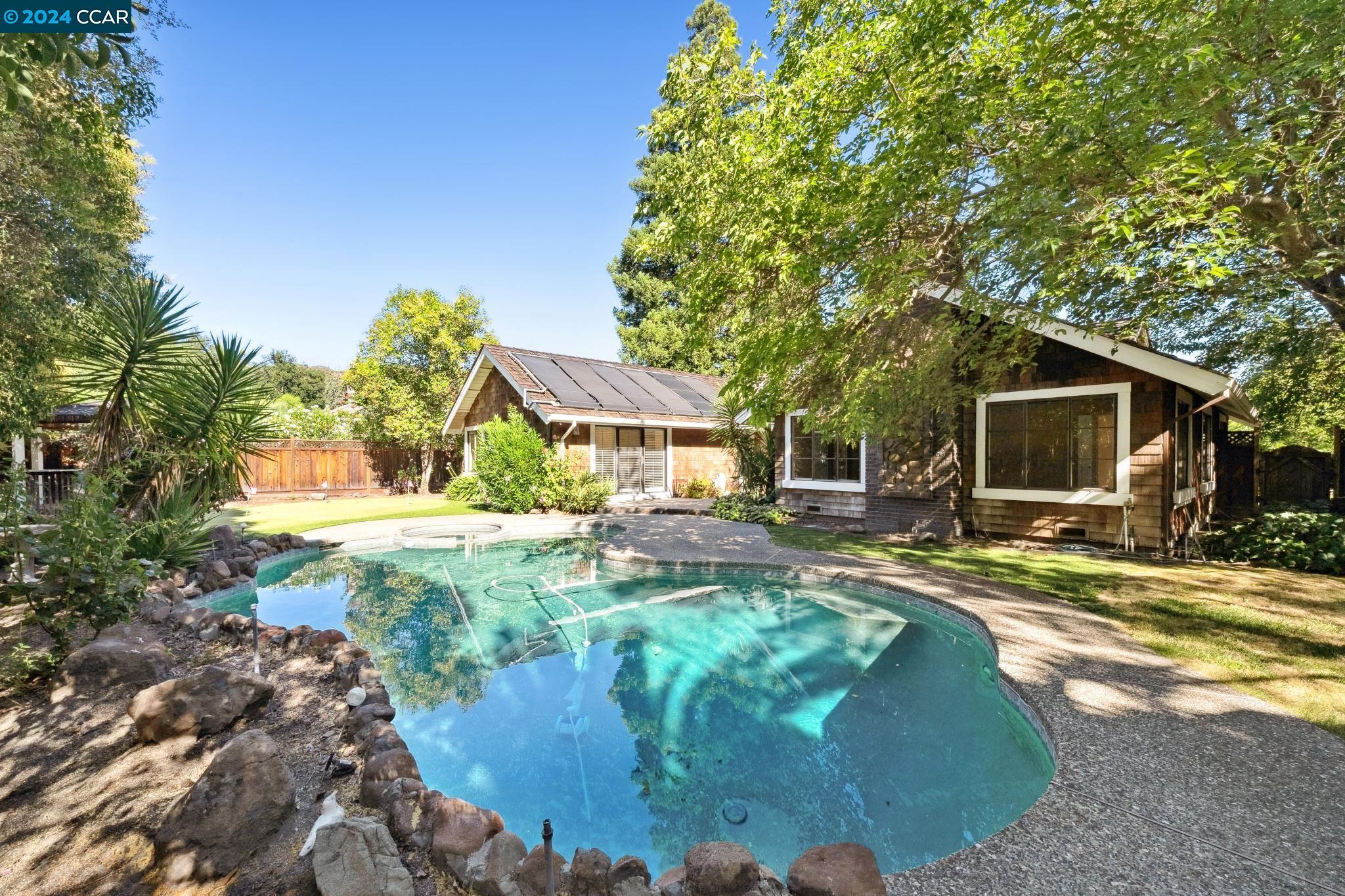 1409 Emmons Canyon Dr