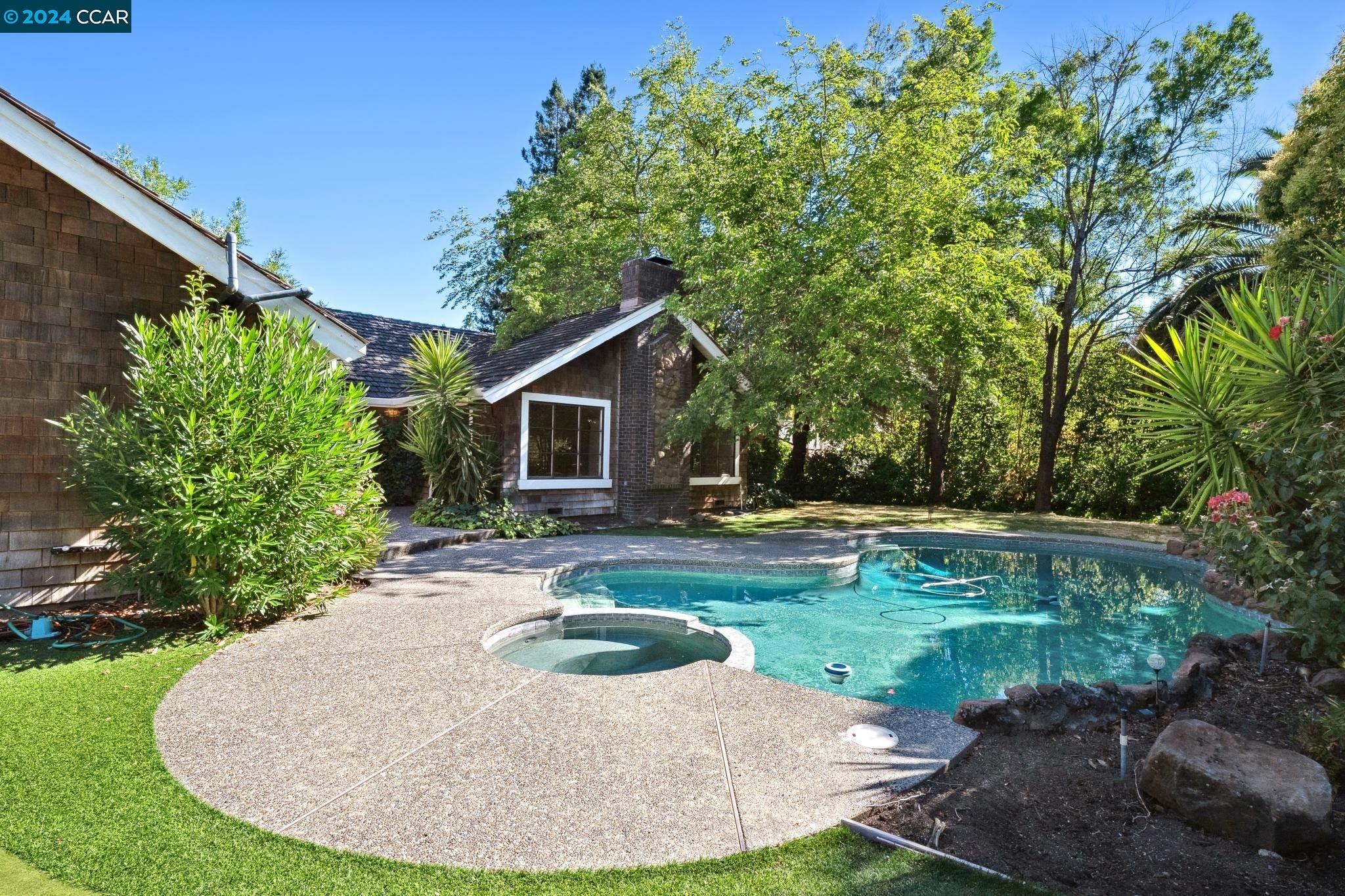 1409 Emmons Canyon Dr