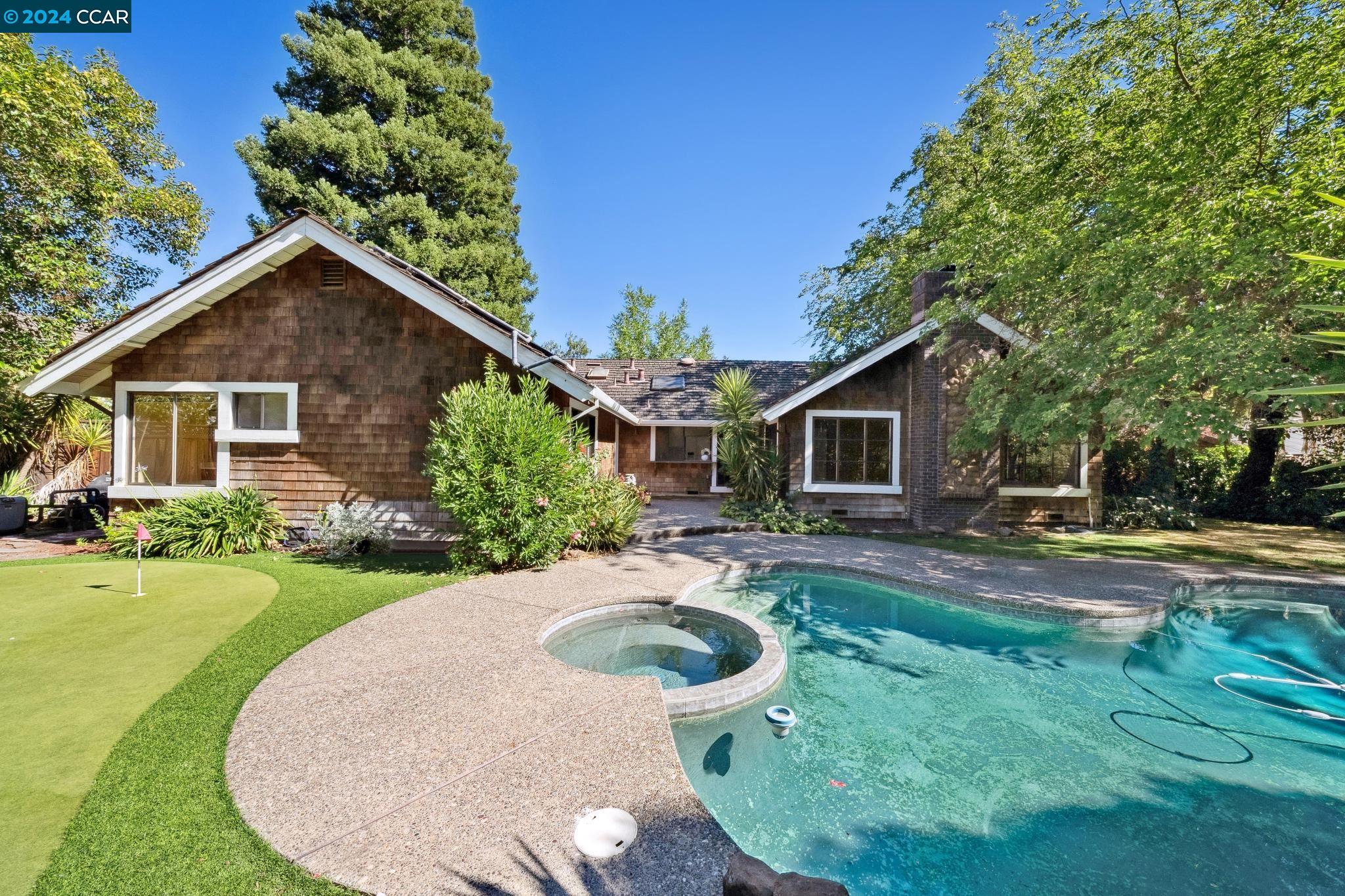 1409 Emmons Canyon Dr