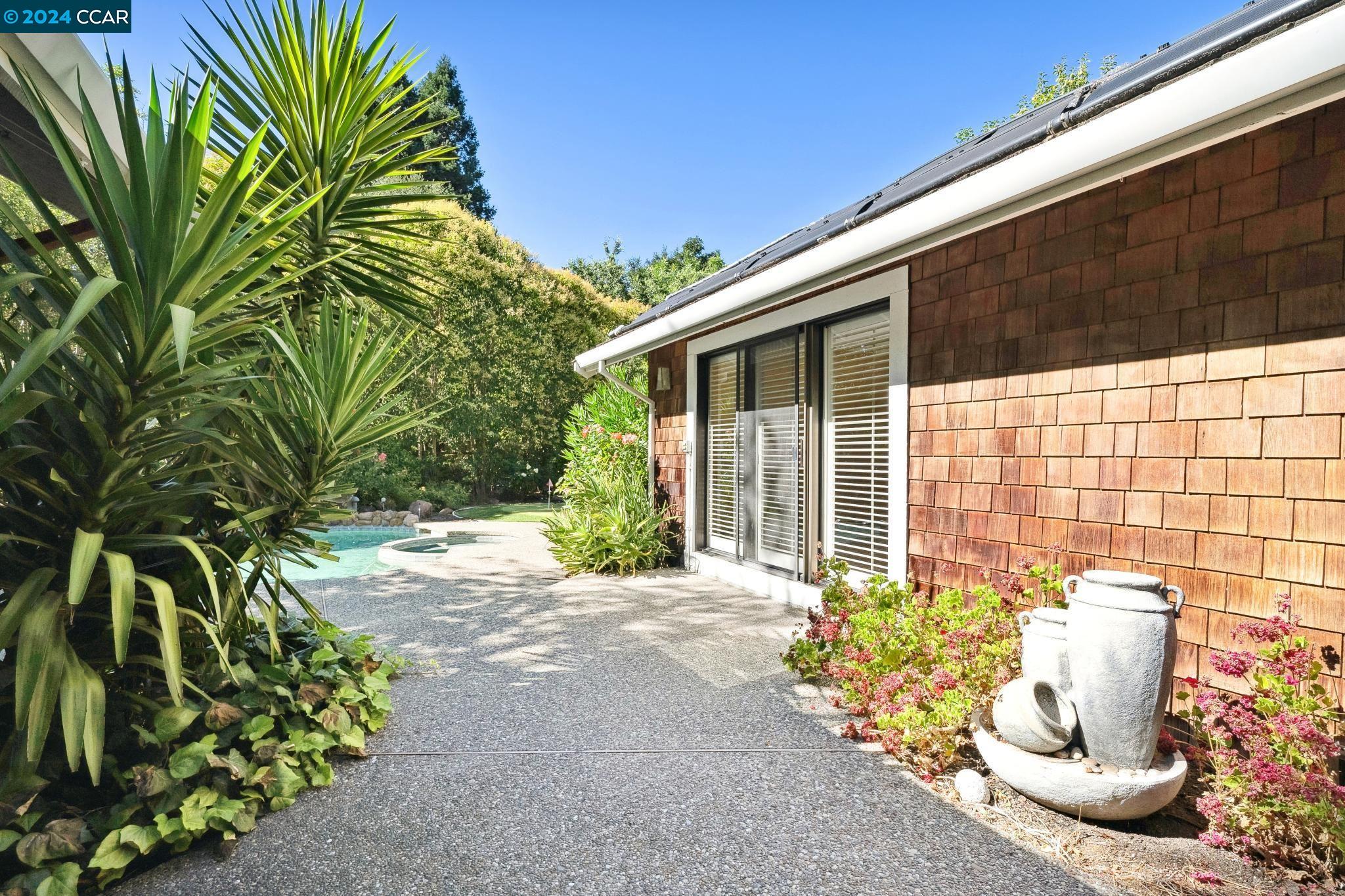 1409 Emmons Canyon Dr