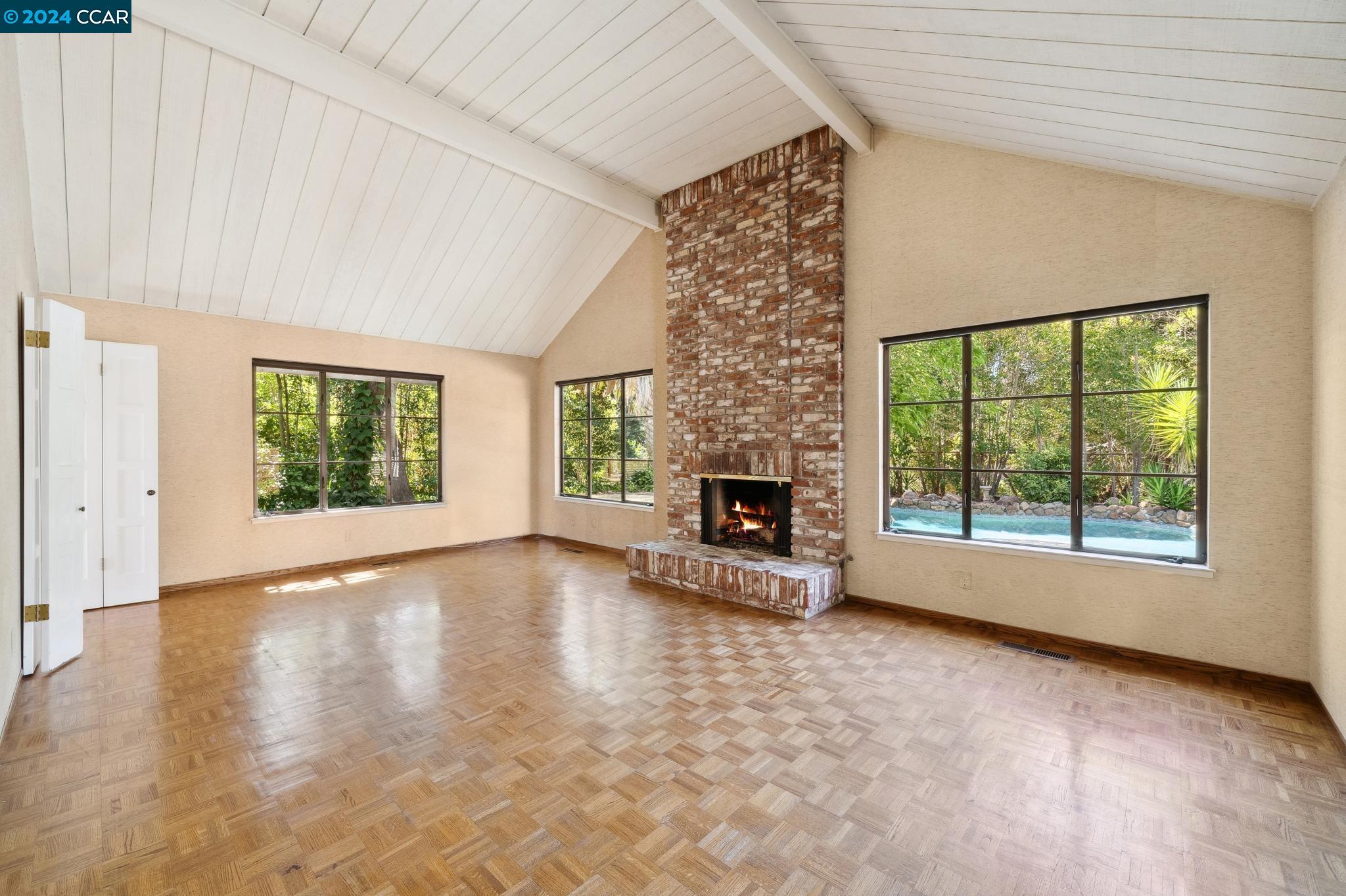 1409 Emmons Canyon Dr