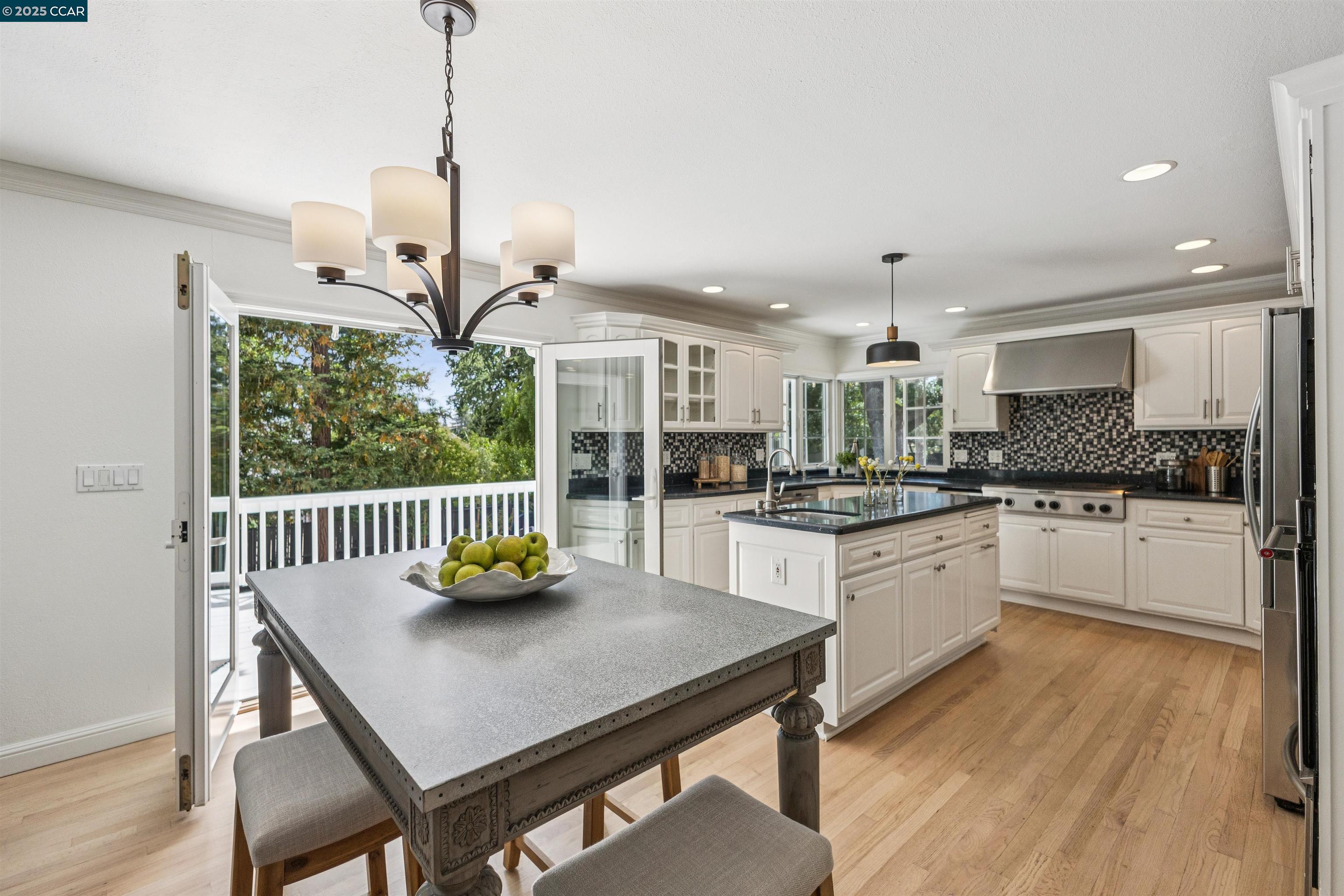 195 Whispering Trees Ln