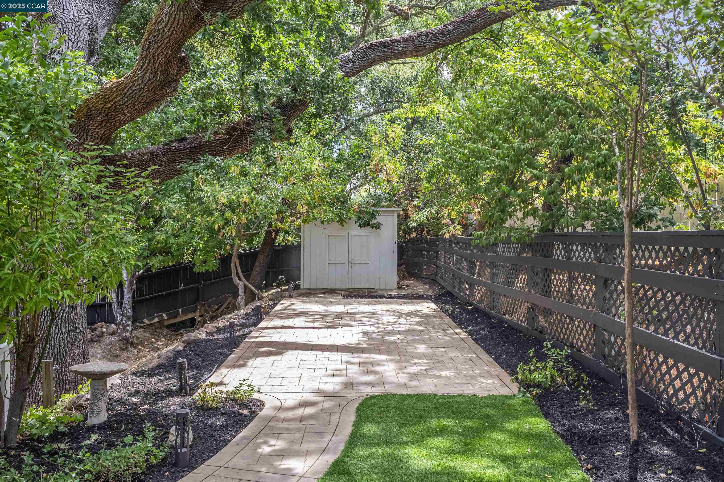 195 Whispering Trees Ln