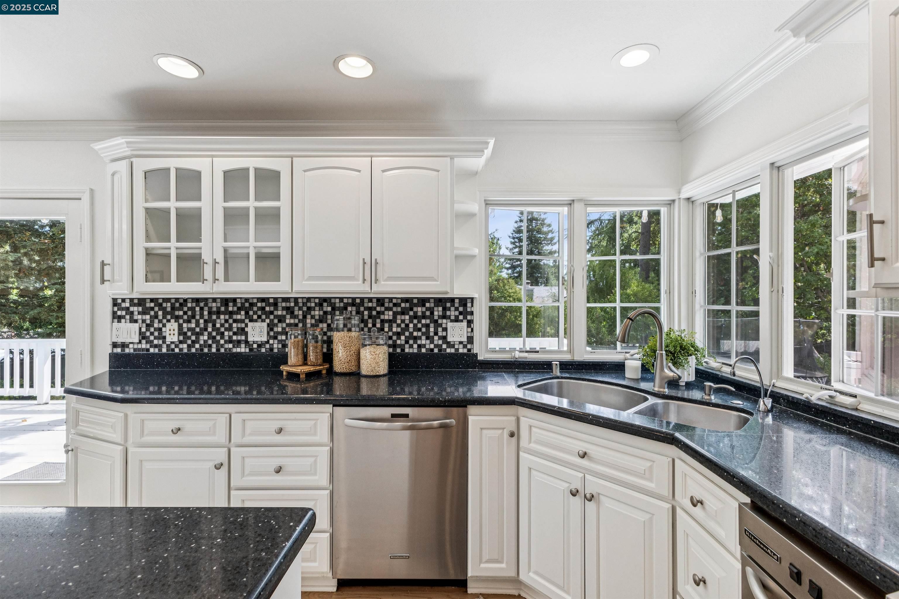 195 Whispering Trees Ln