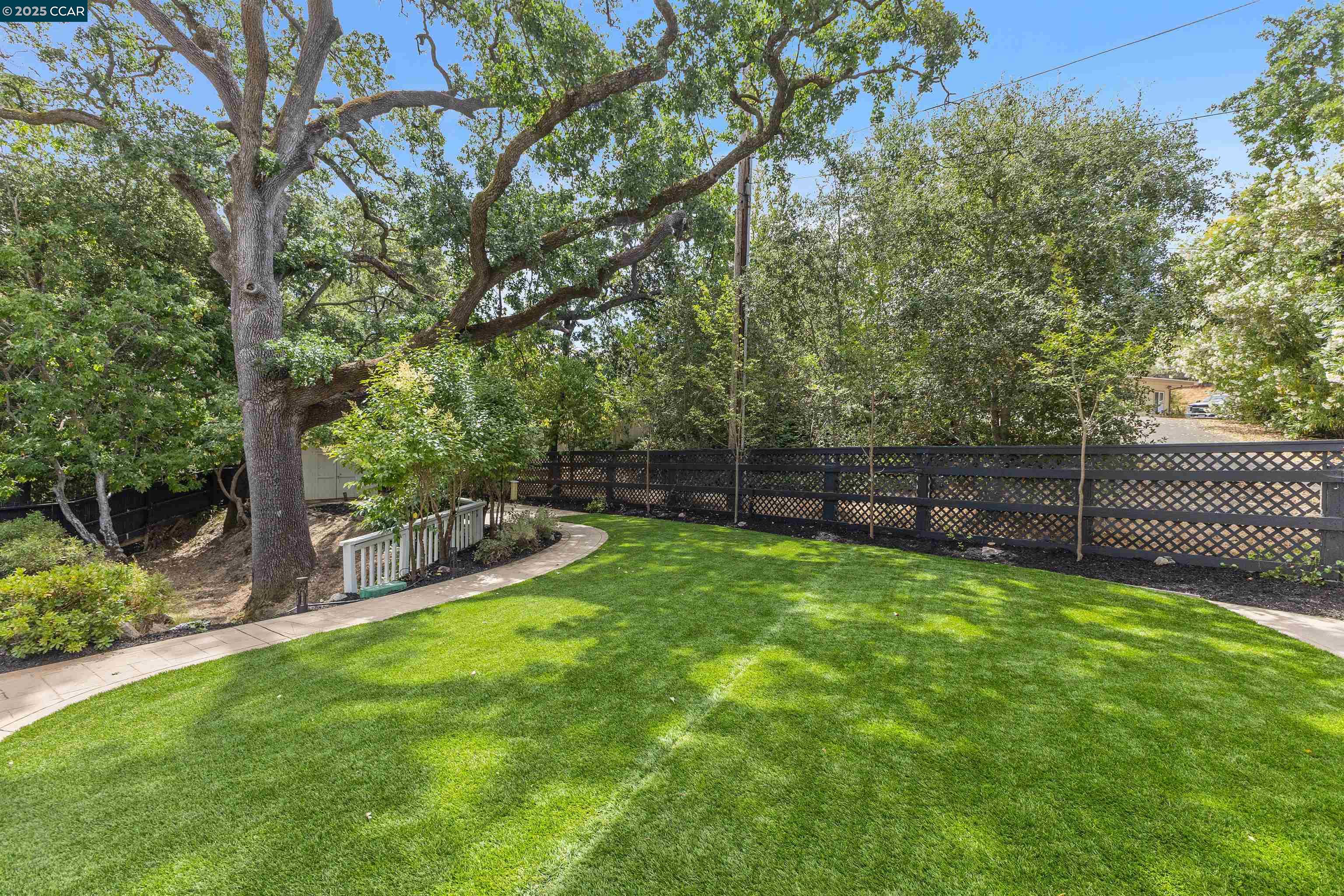 195 Whispering Trees Ln