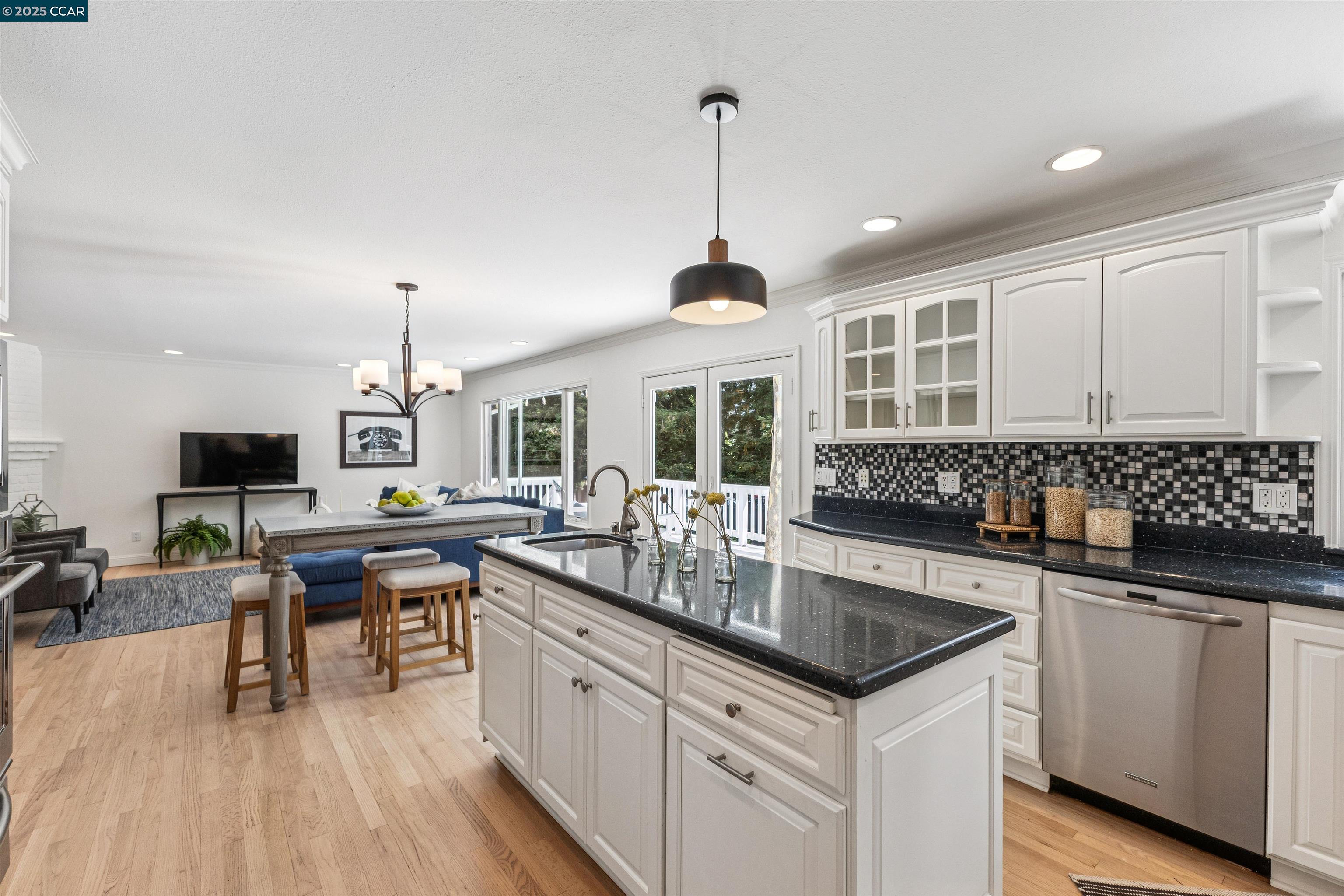 195 Whispering Trees Ln