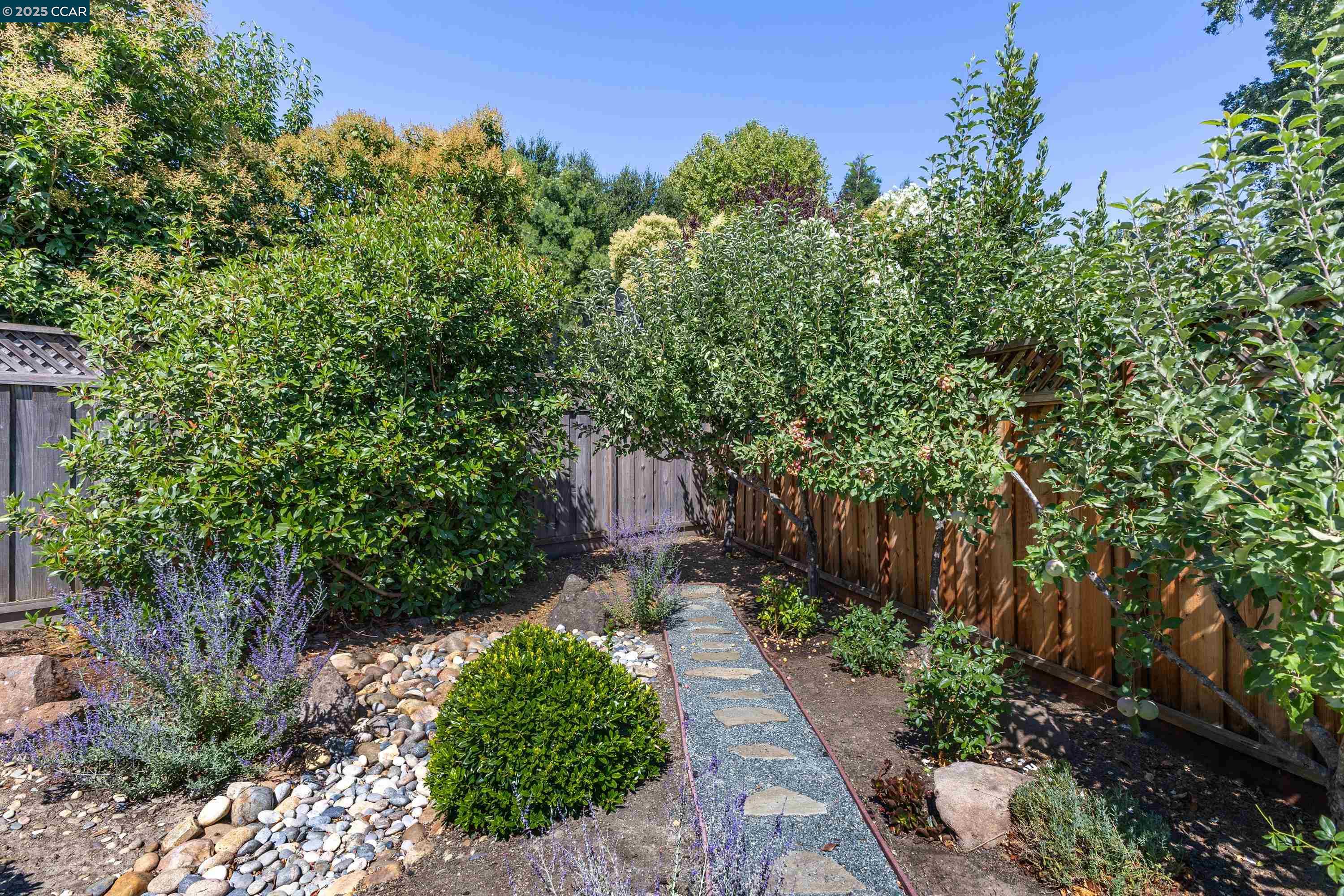 32 Diamond Ct