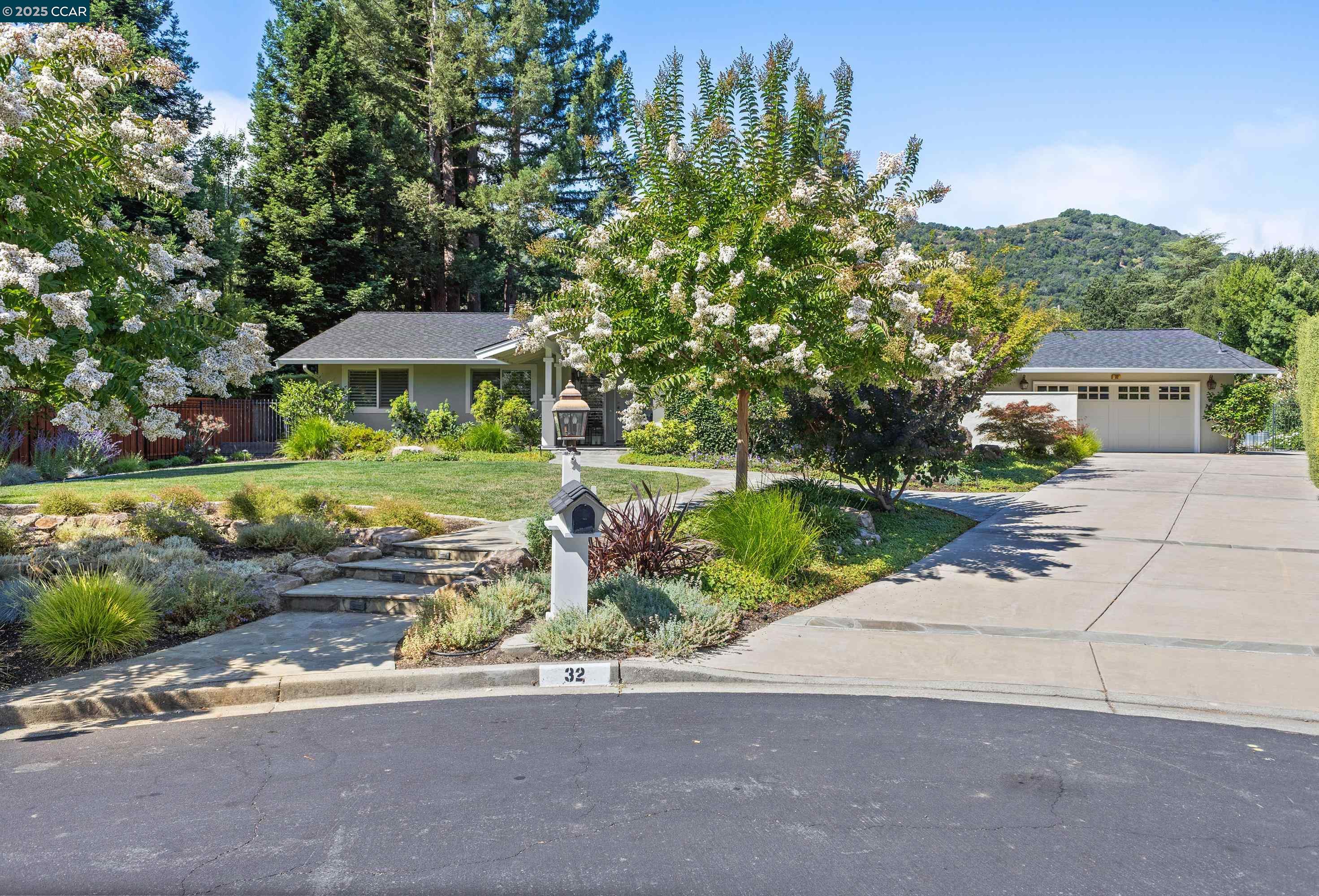 32 Diamond Ct