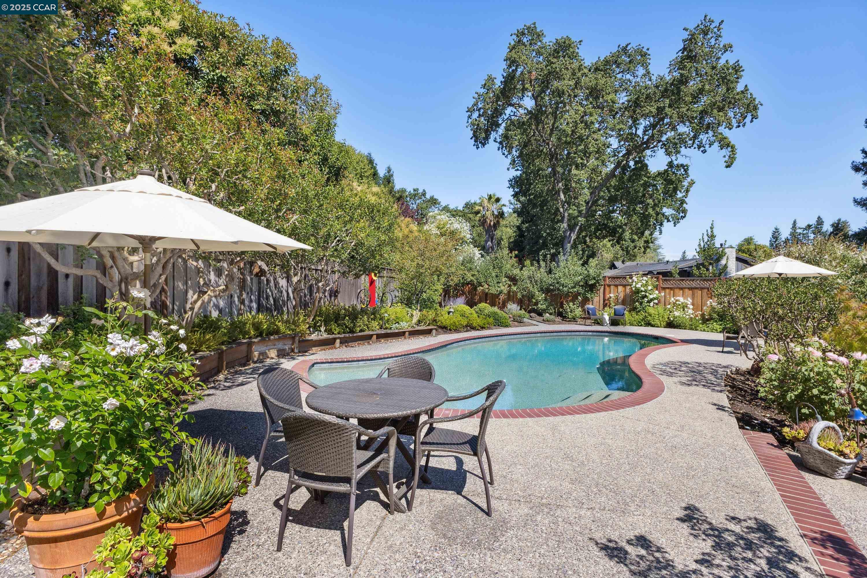 32 Diamond Ct