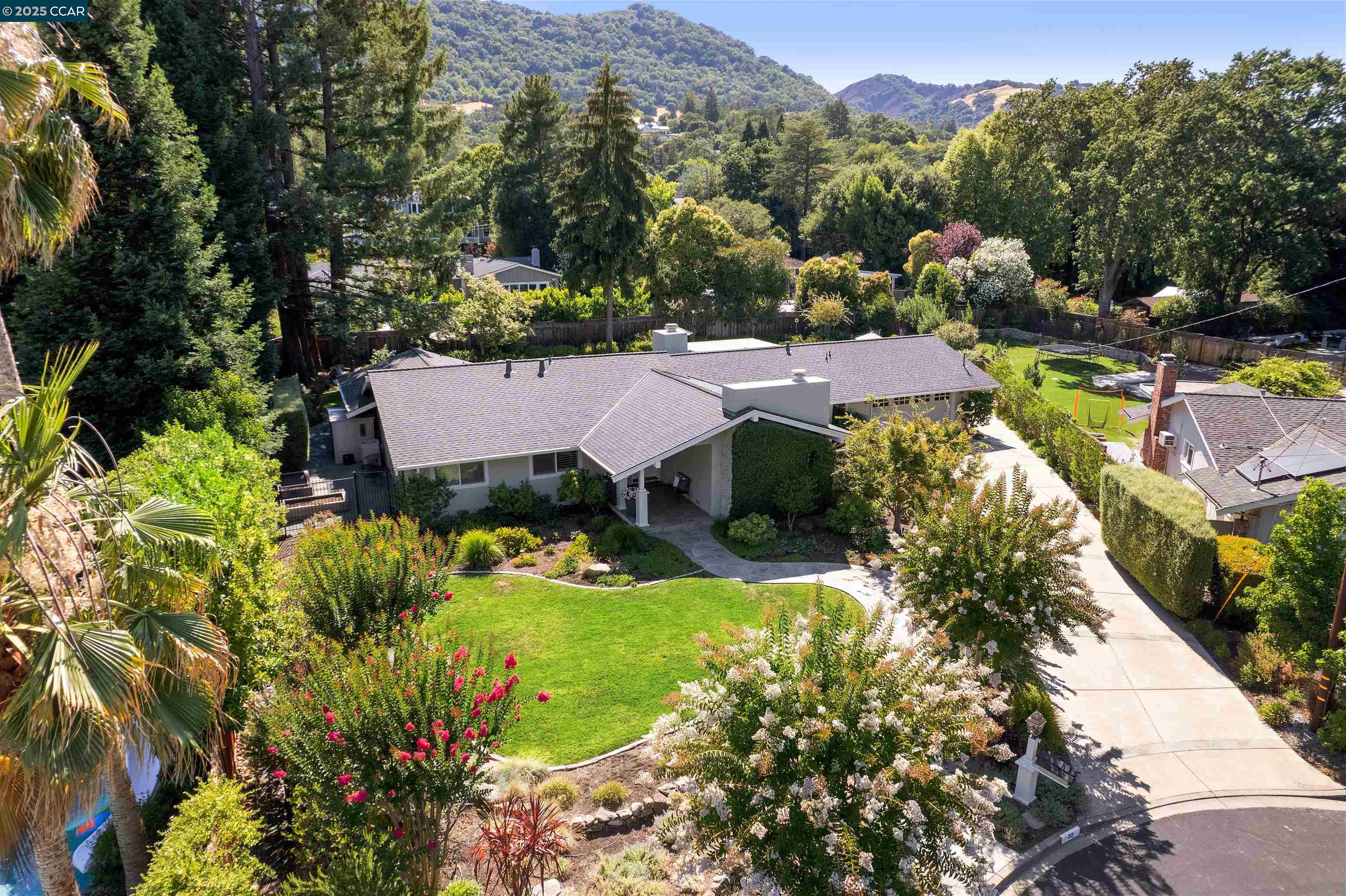 32 Diamond Ct
