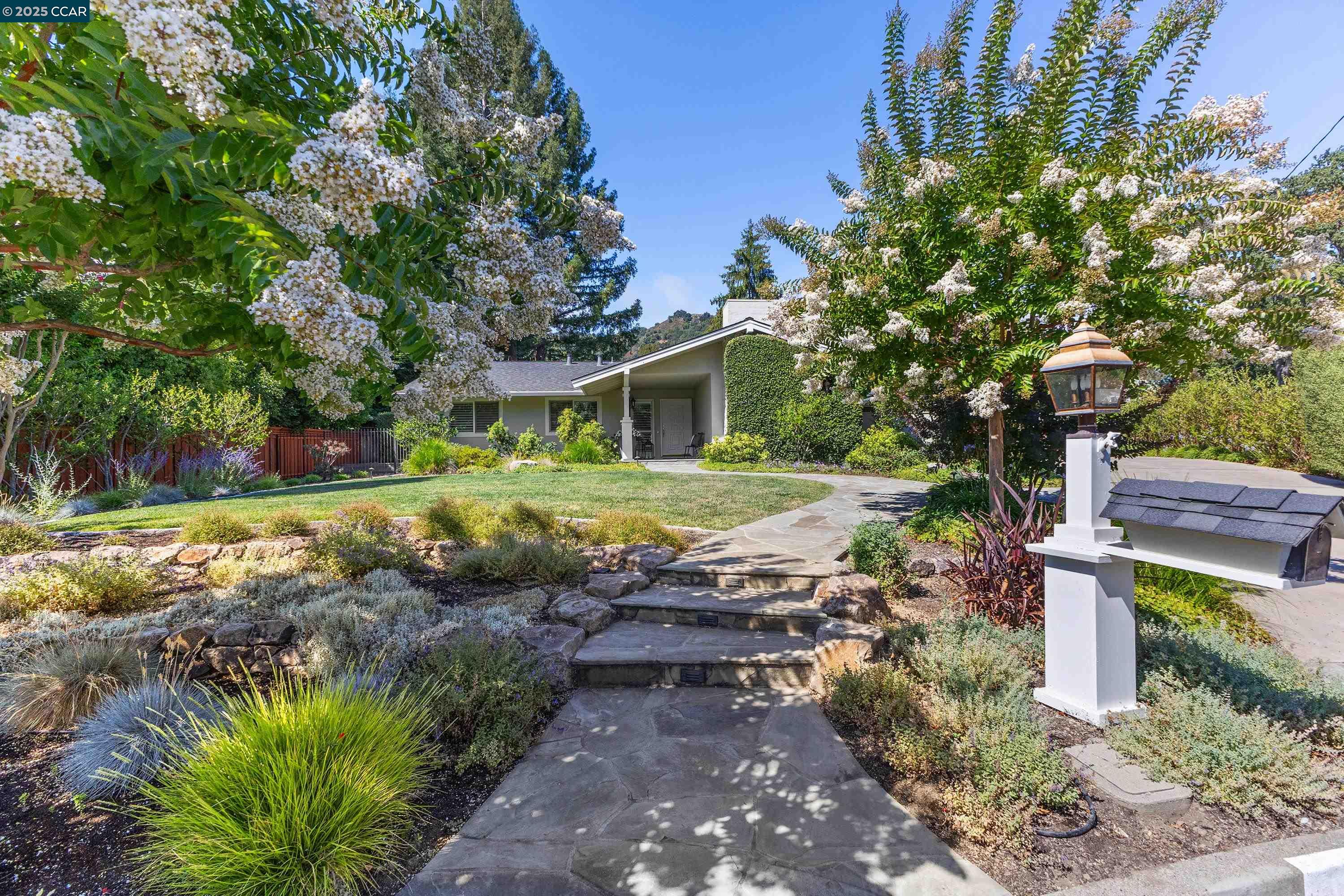 32 Diamond Ct