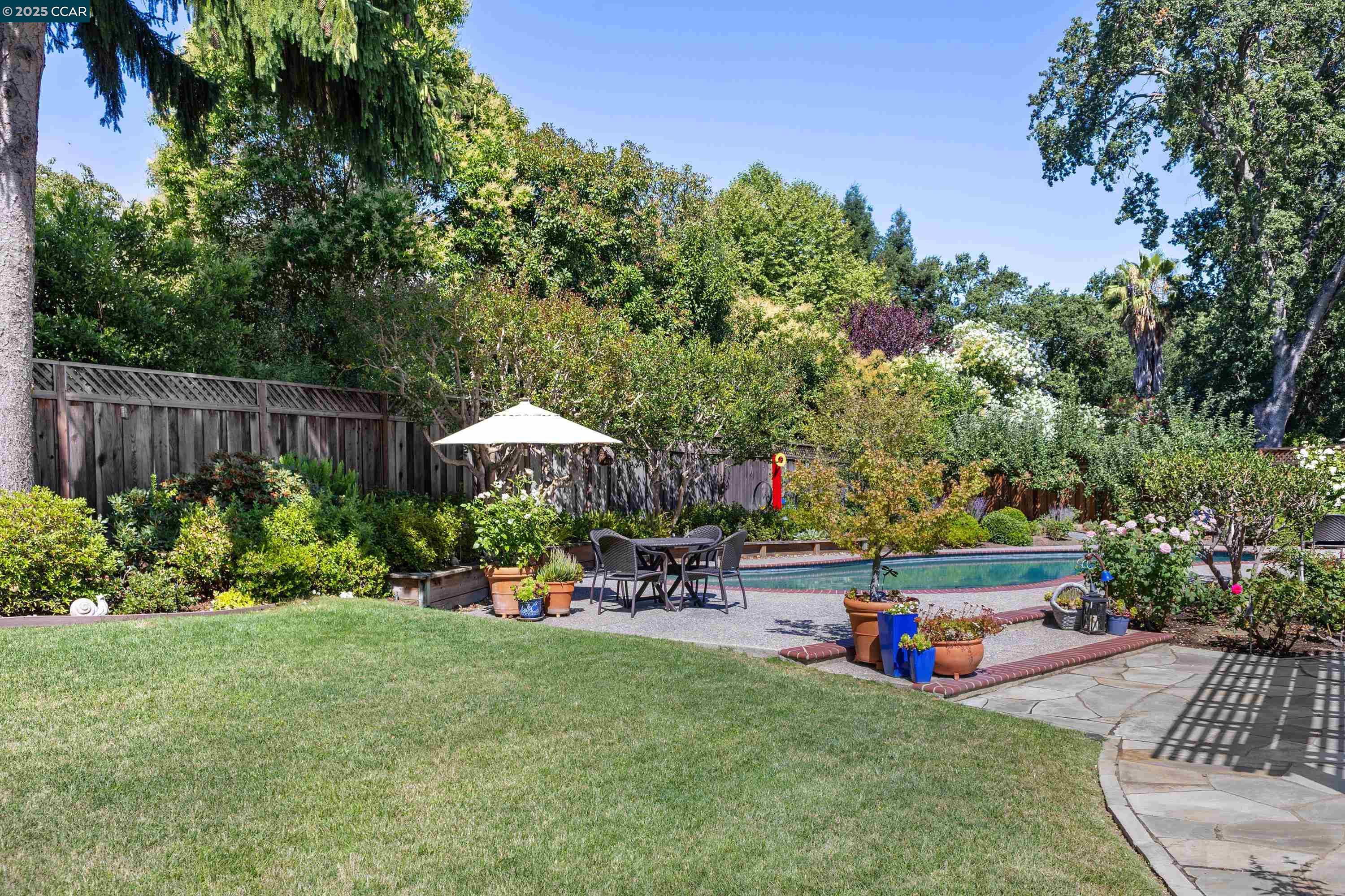 32 Diamond Ct