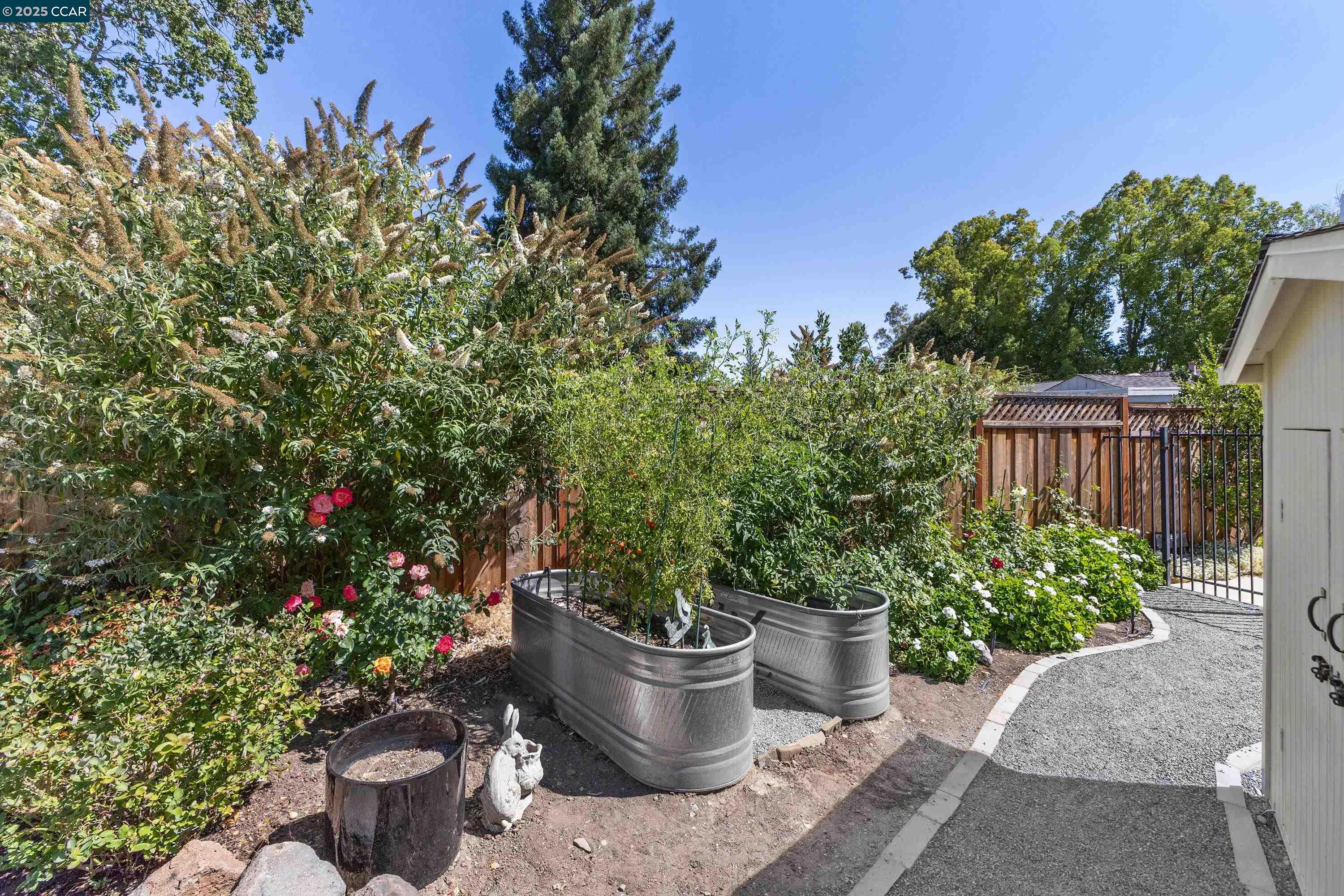 32 Diamond Ct
