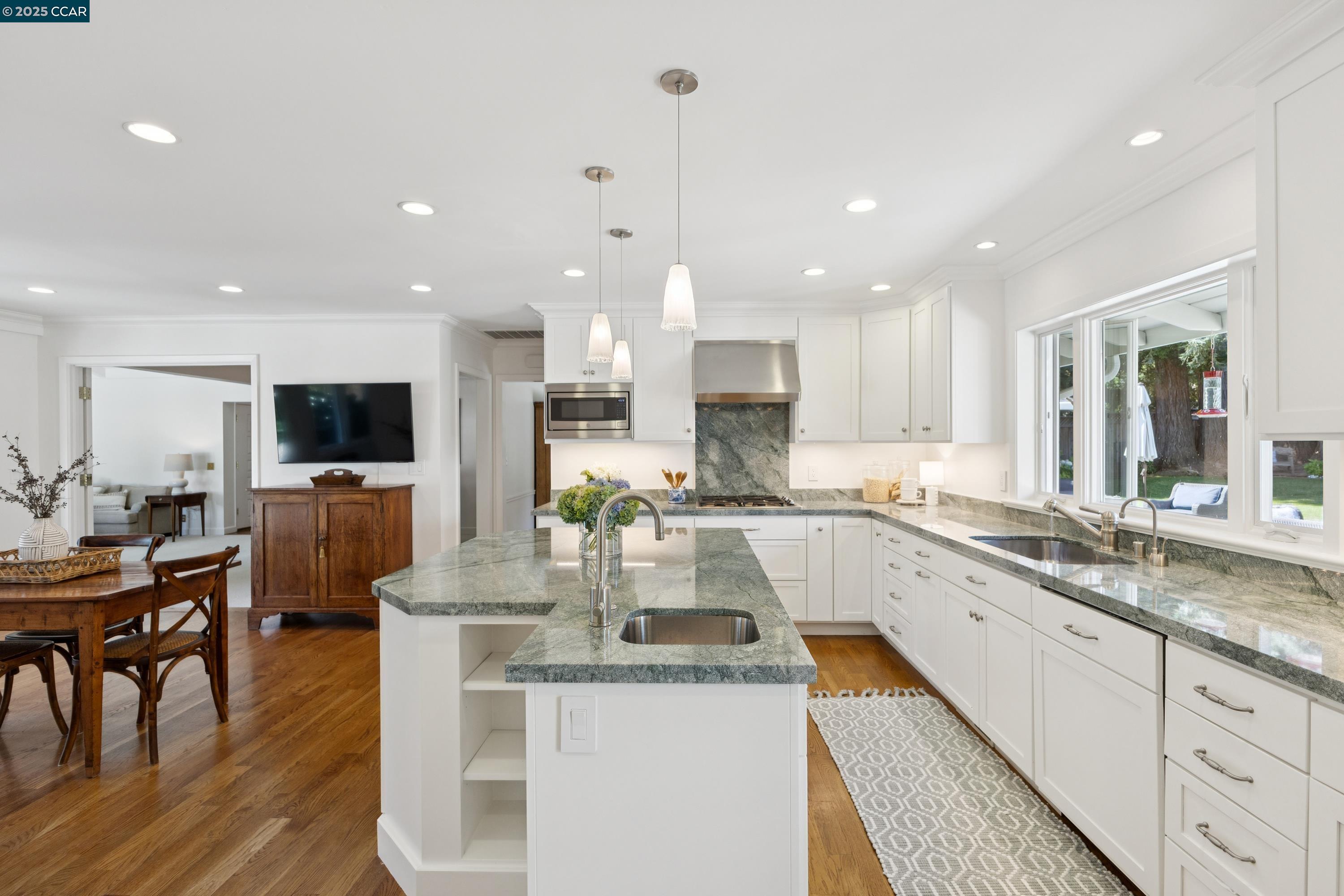 32 Diamond Ct