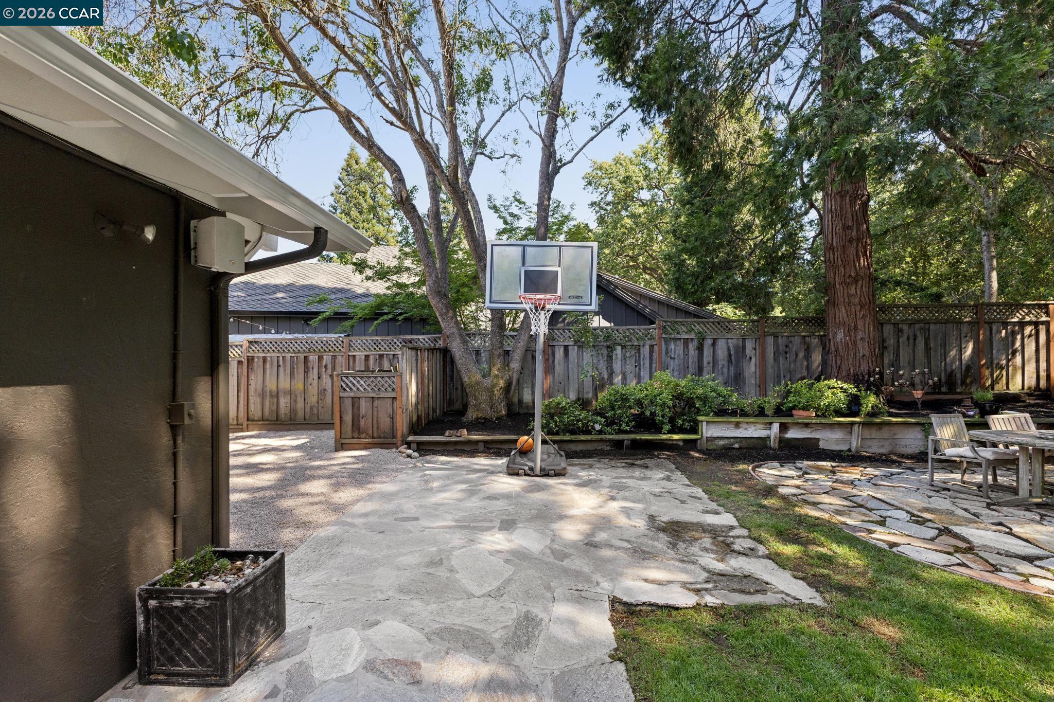 699 Terry Ln