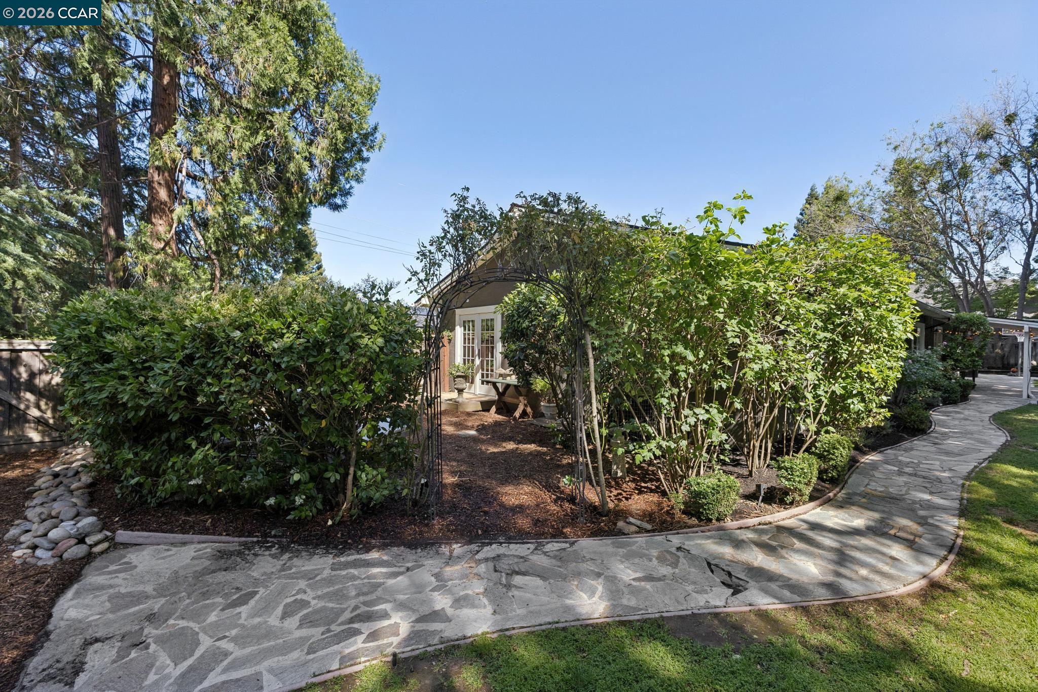 699 Terry Ln