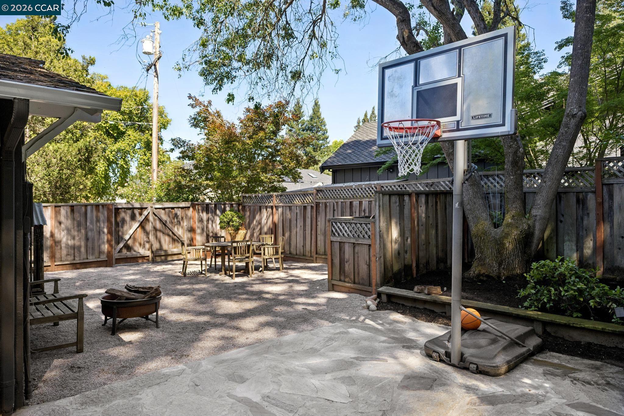 699 Terry Ln