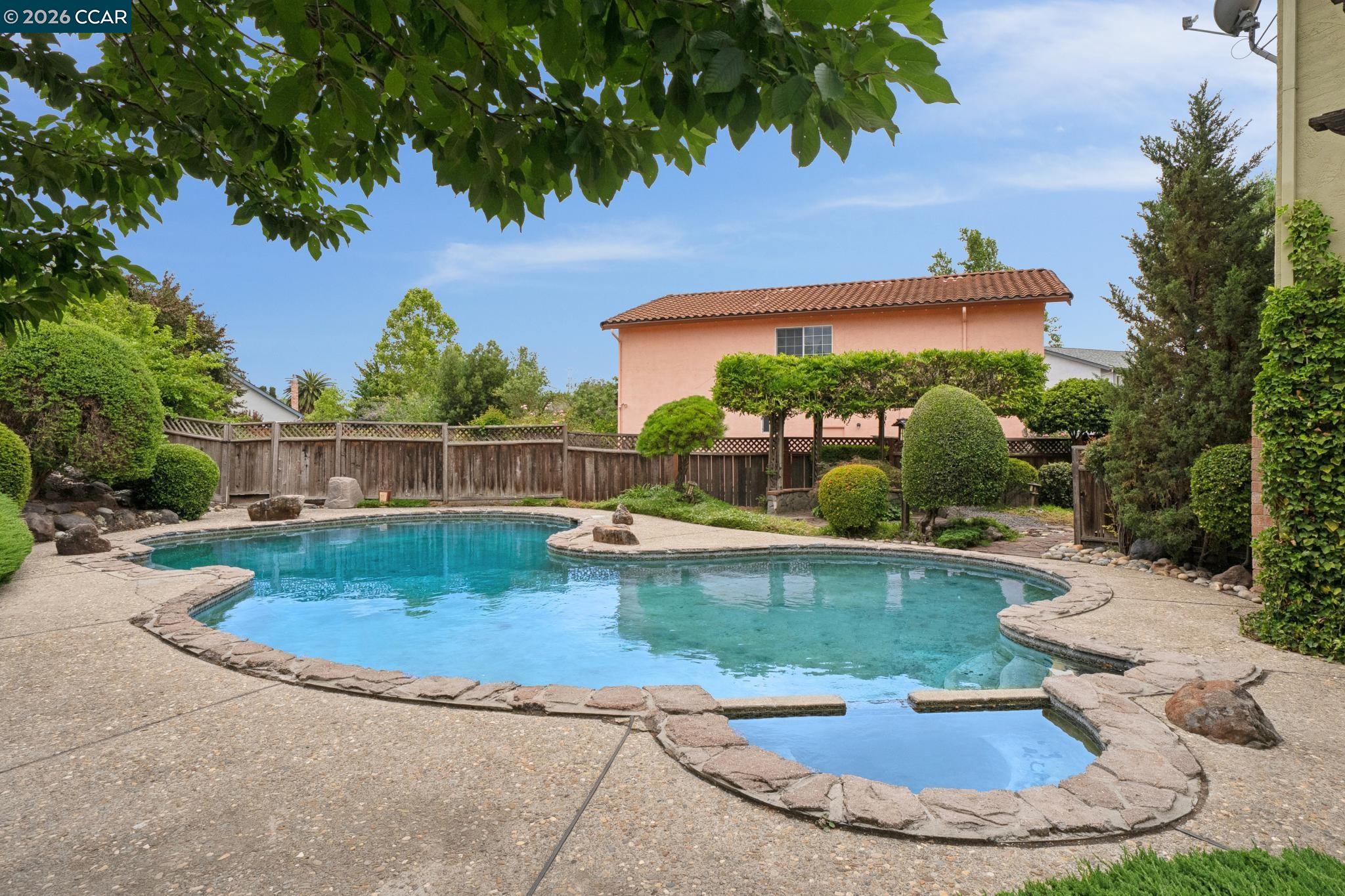737 Arboles Pl