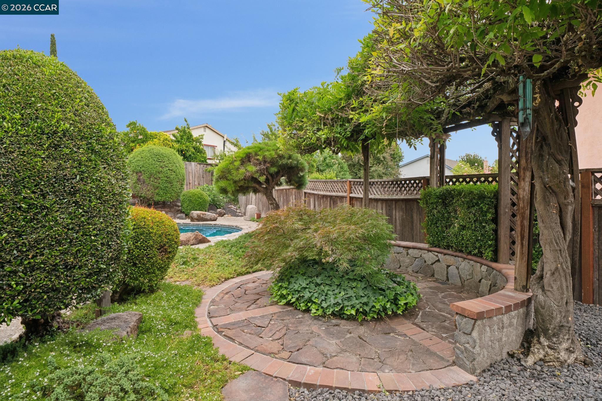 737 Arboles Pl