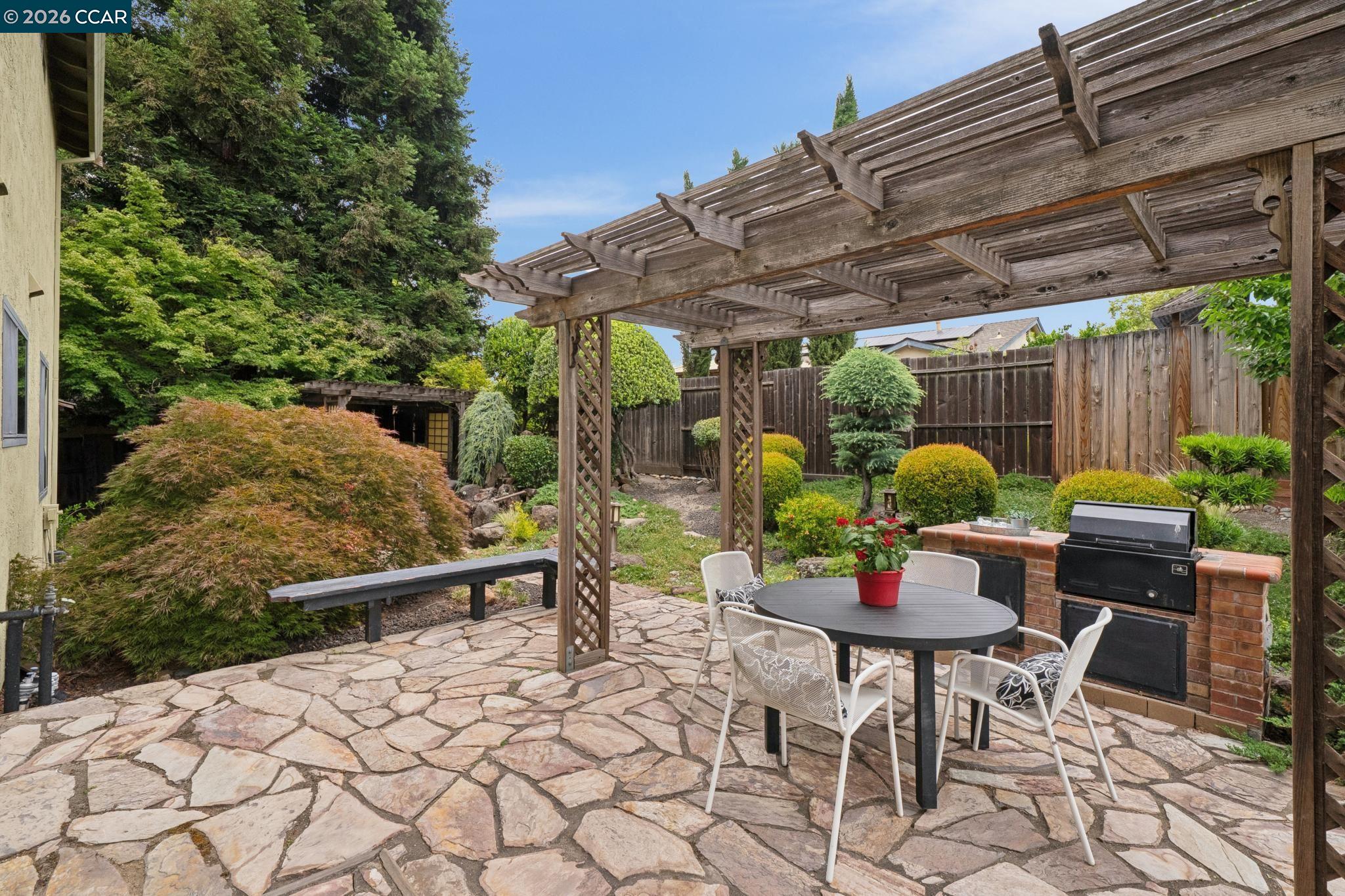737 Arboles Pl
