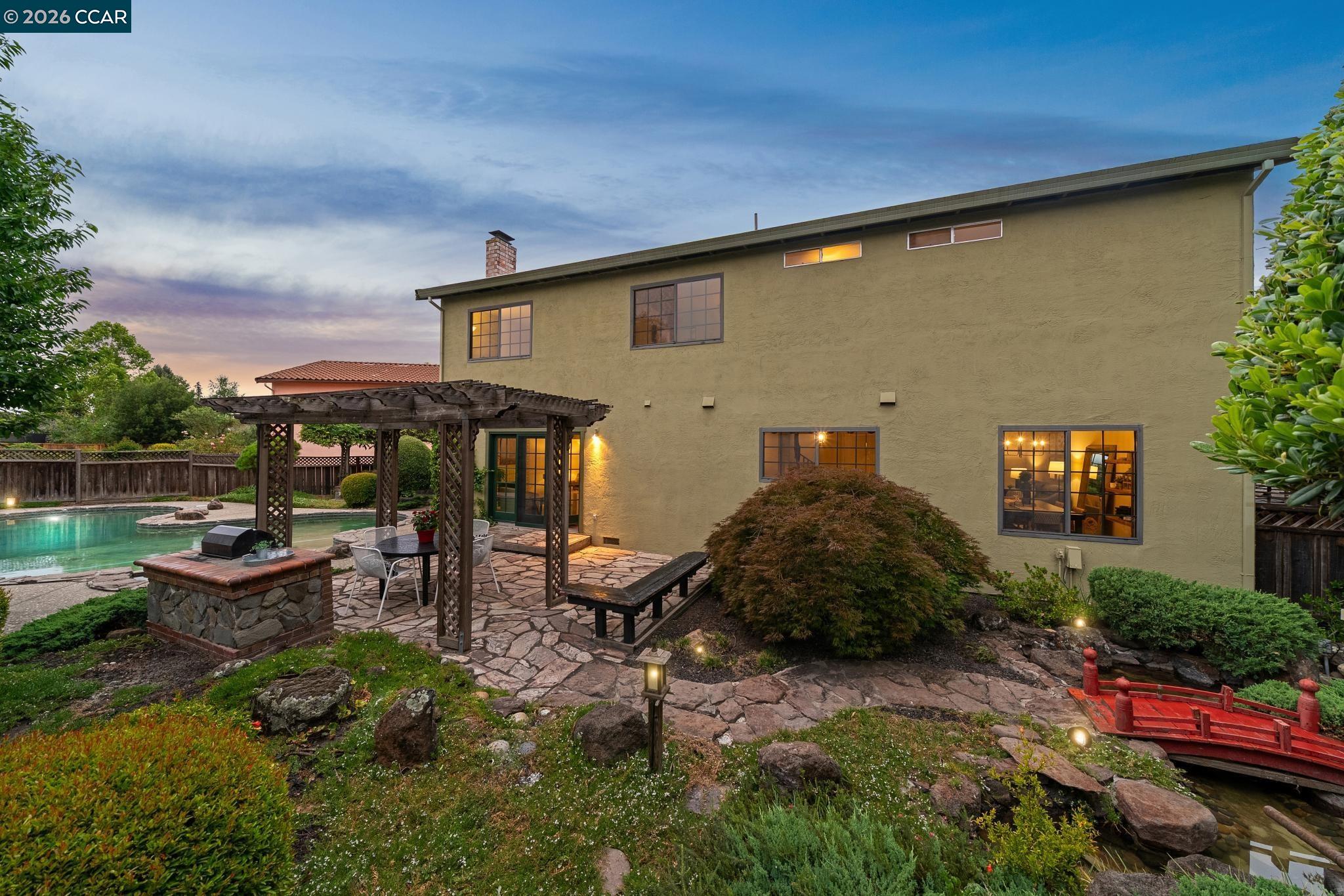 737 Arboles Pl