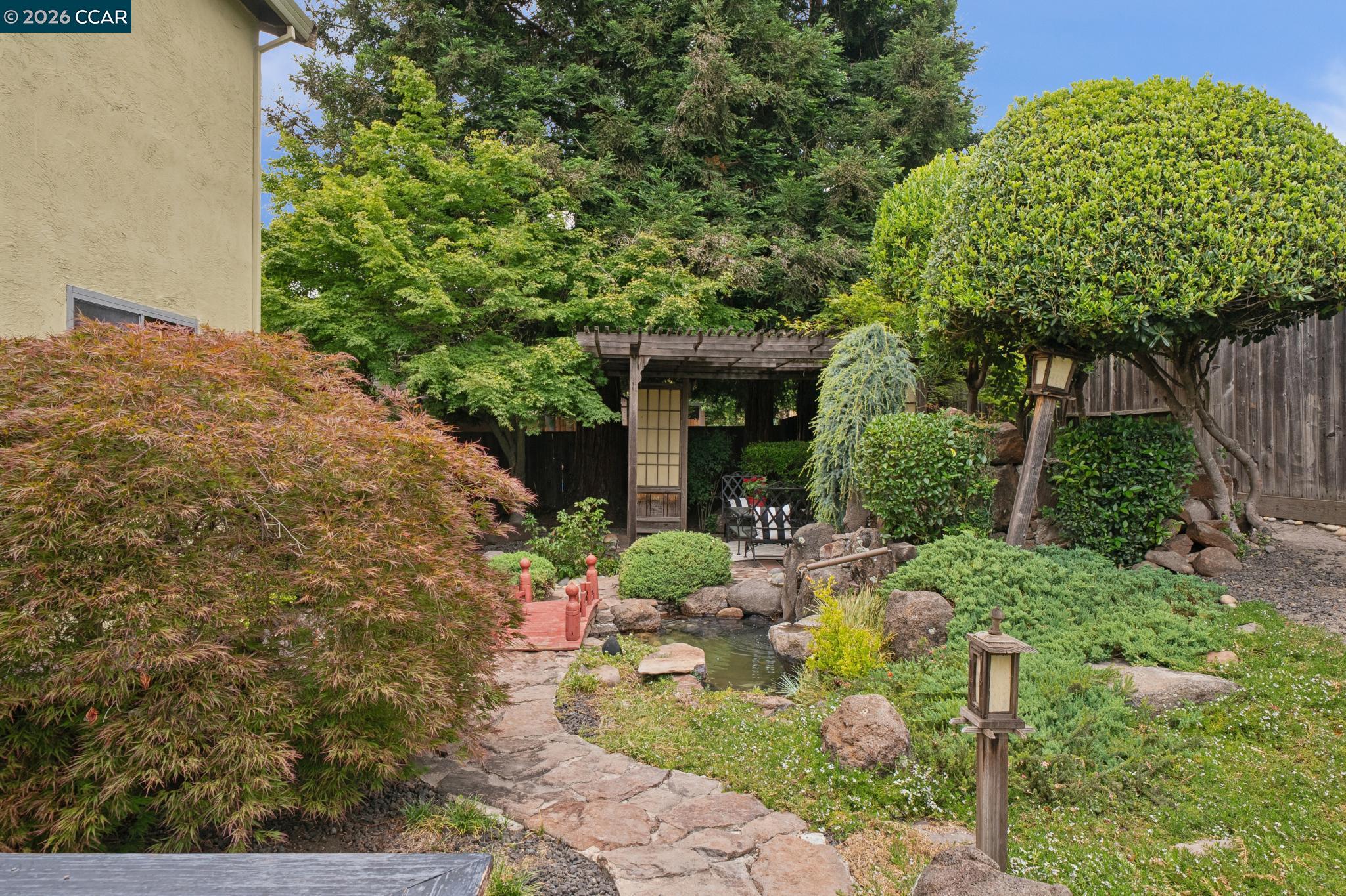 737 Arboles Pl