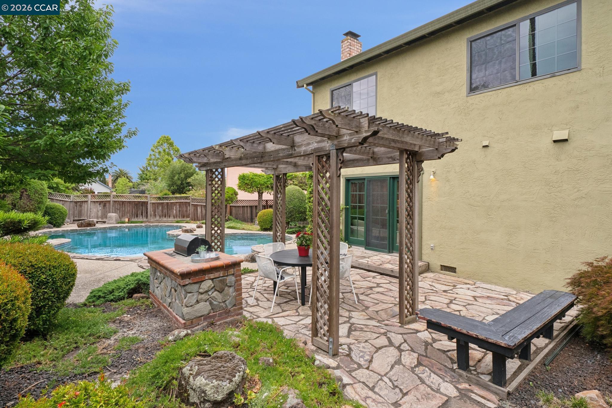 737 Arboles Pl