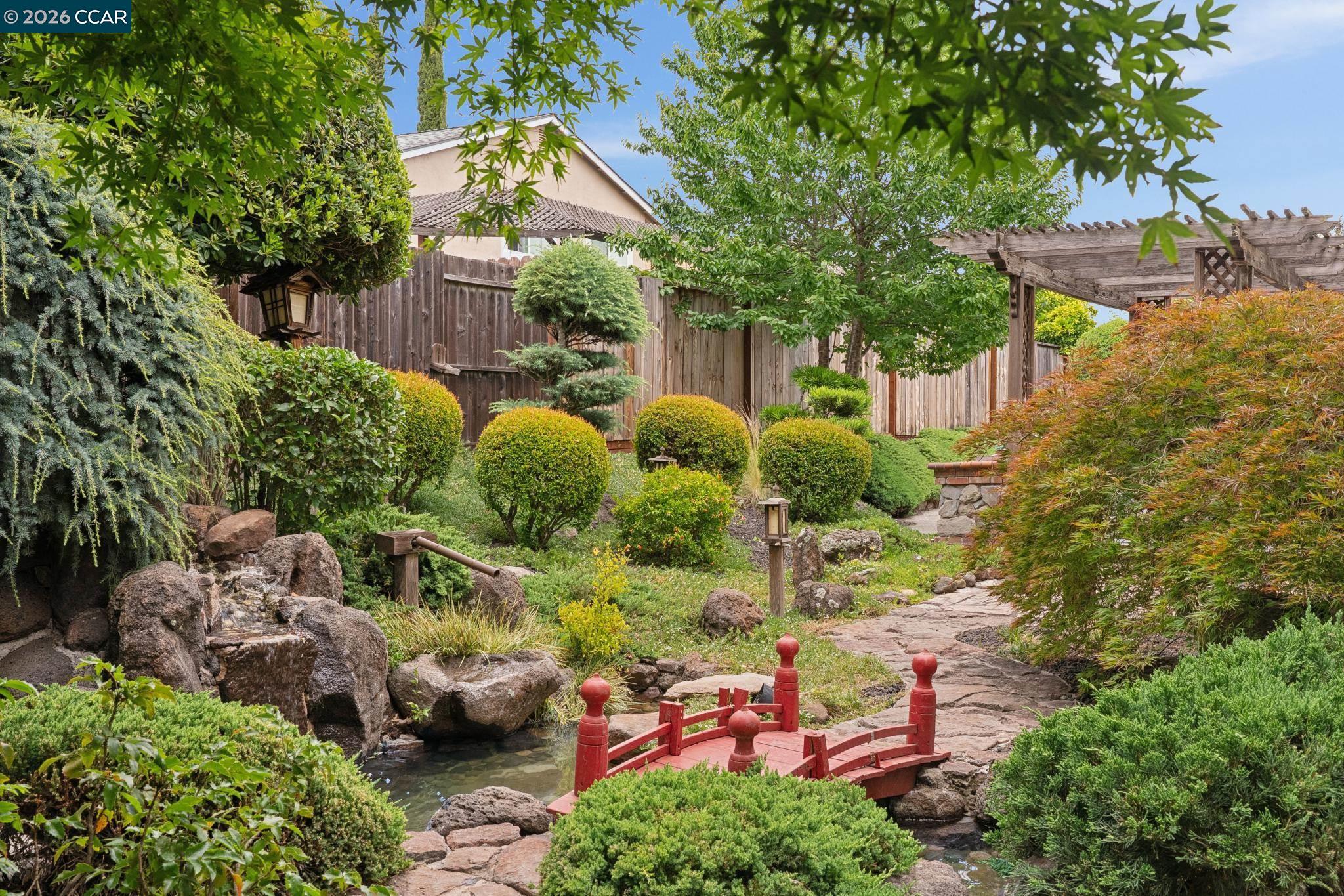 737 Arboles Pl