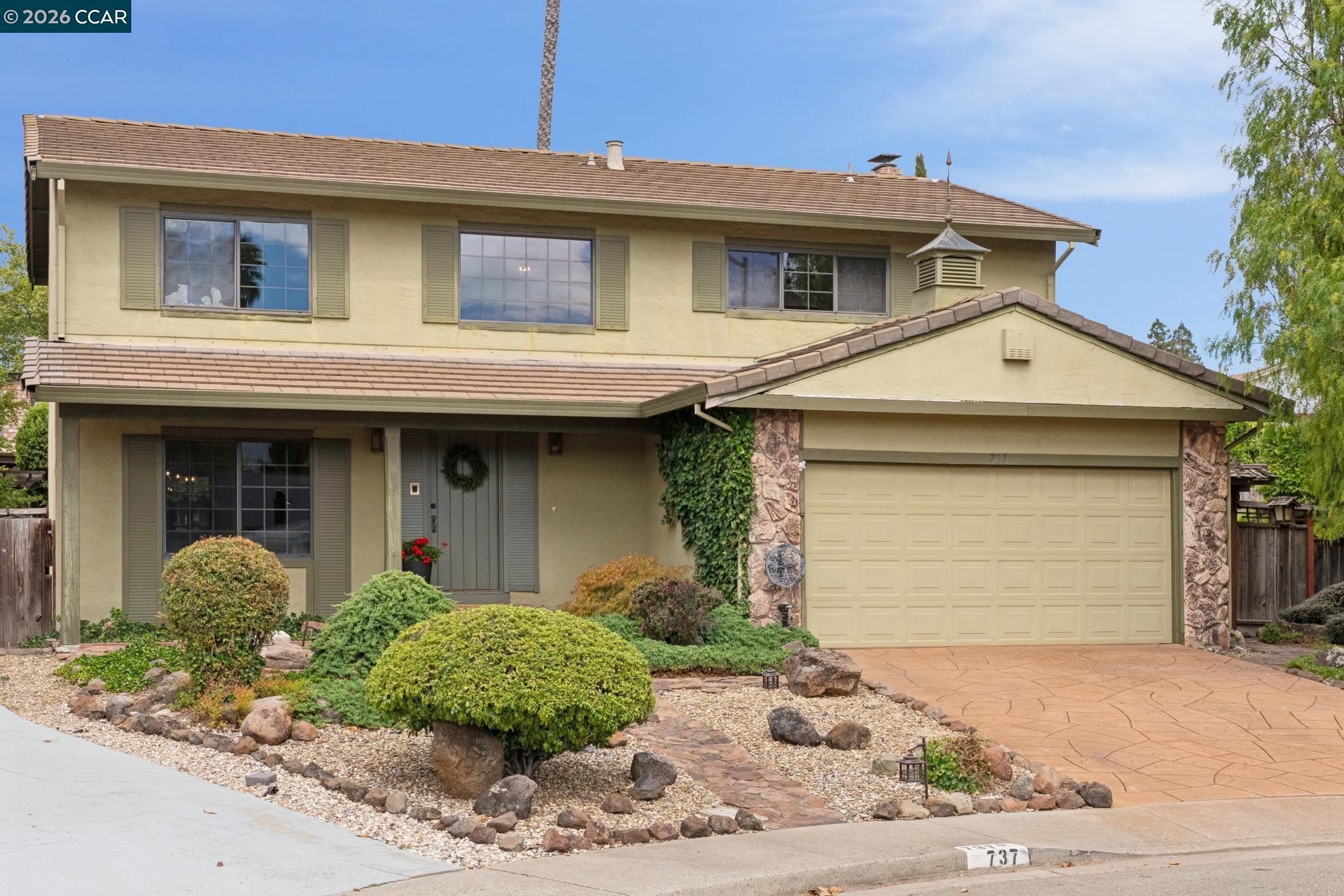 737 Arboles Pl