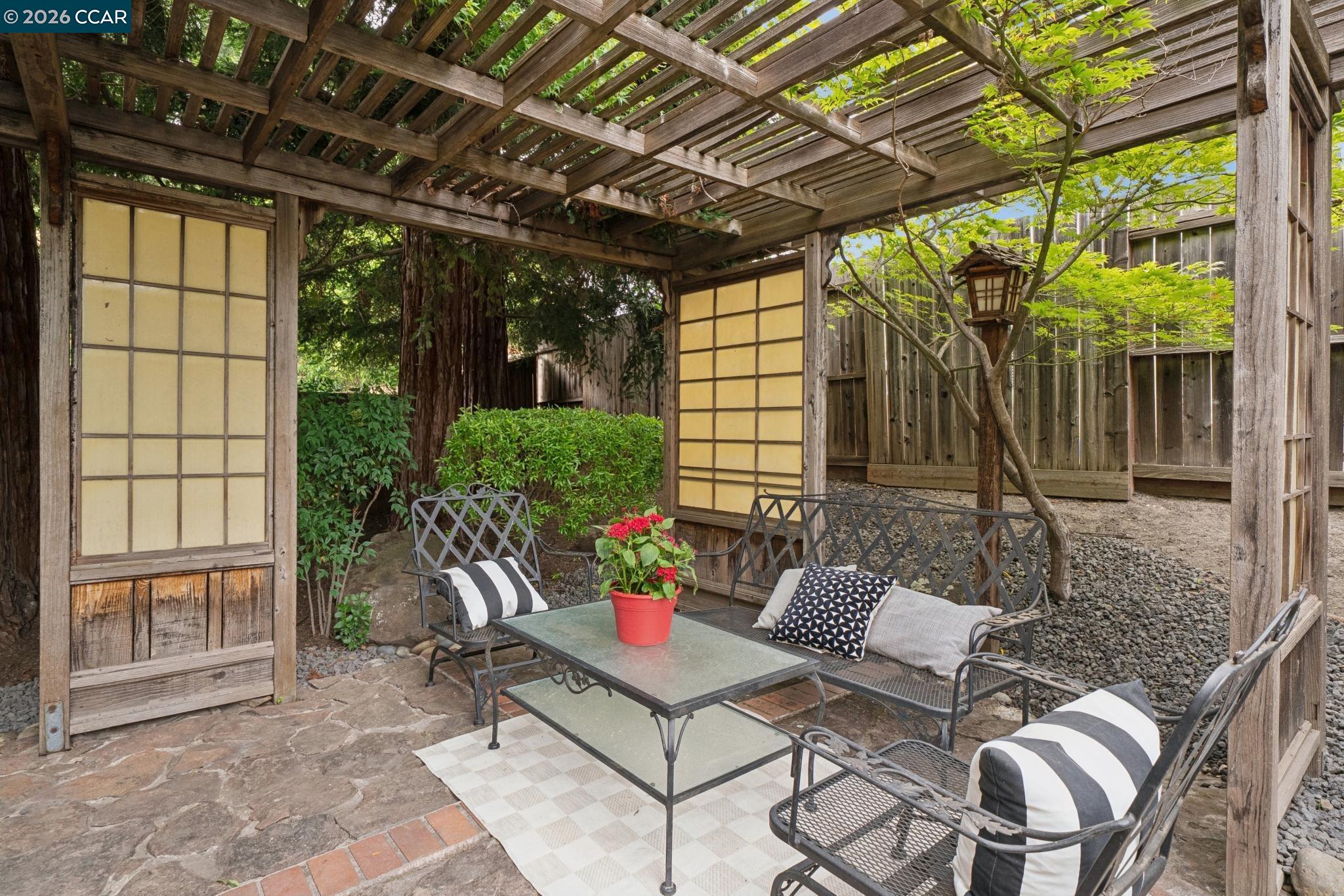 737 Arboles Pl